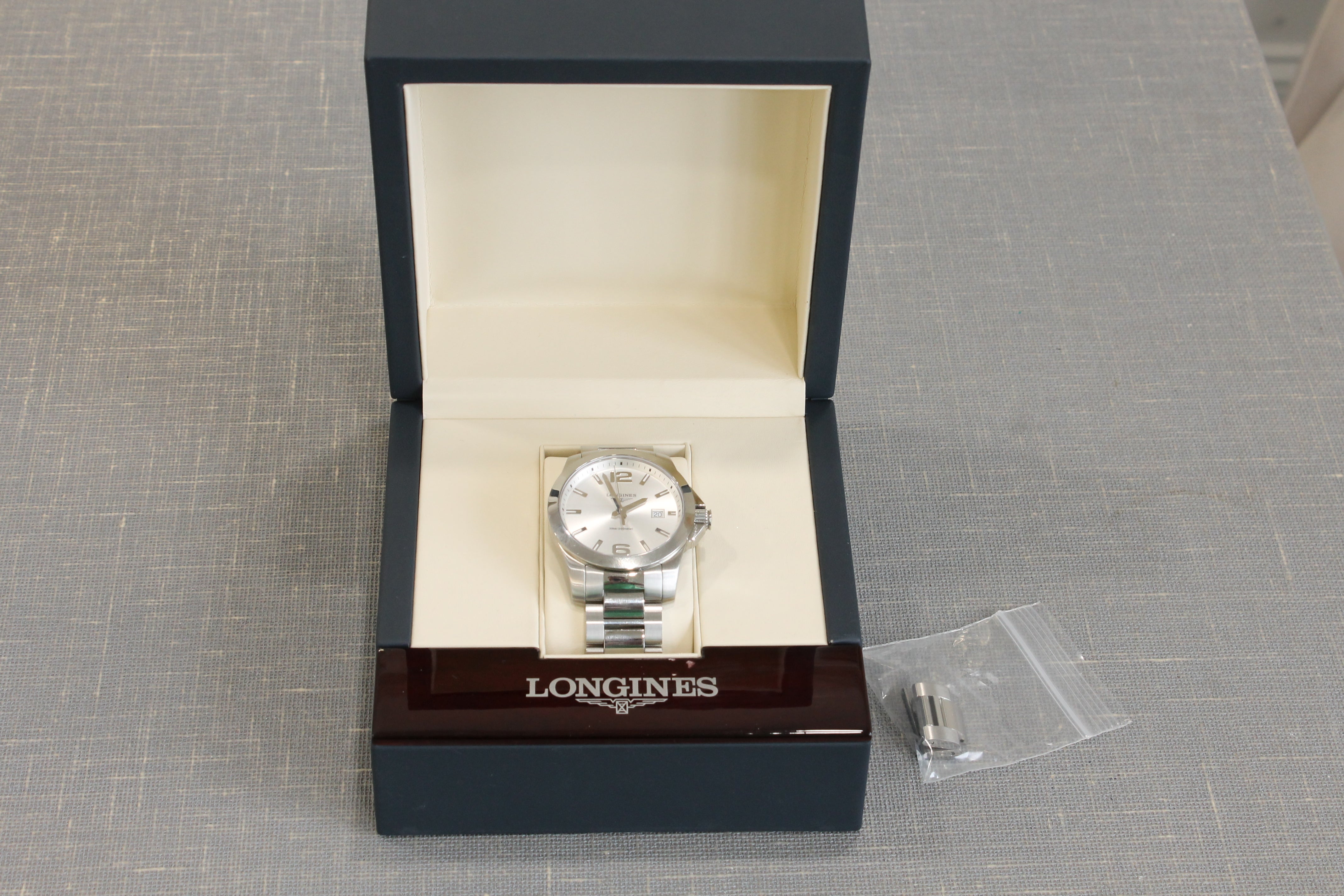 Rosy Brown Longines Conquest Quartz Mens 41mm Stainless Steel Mens Watch w/ Bracelet & Box