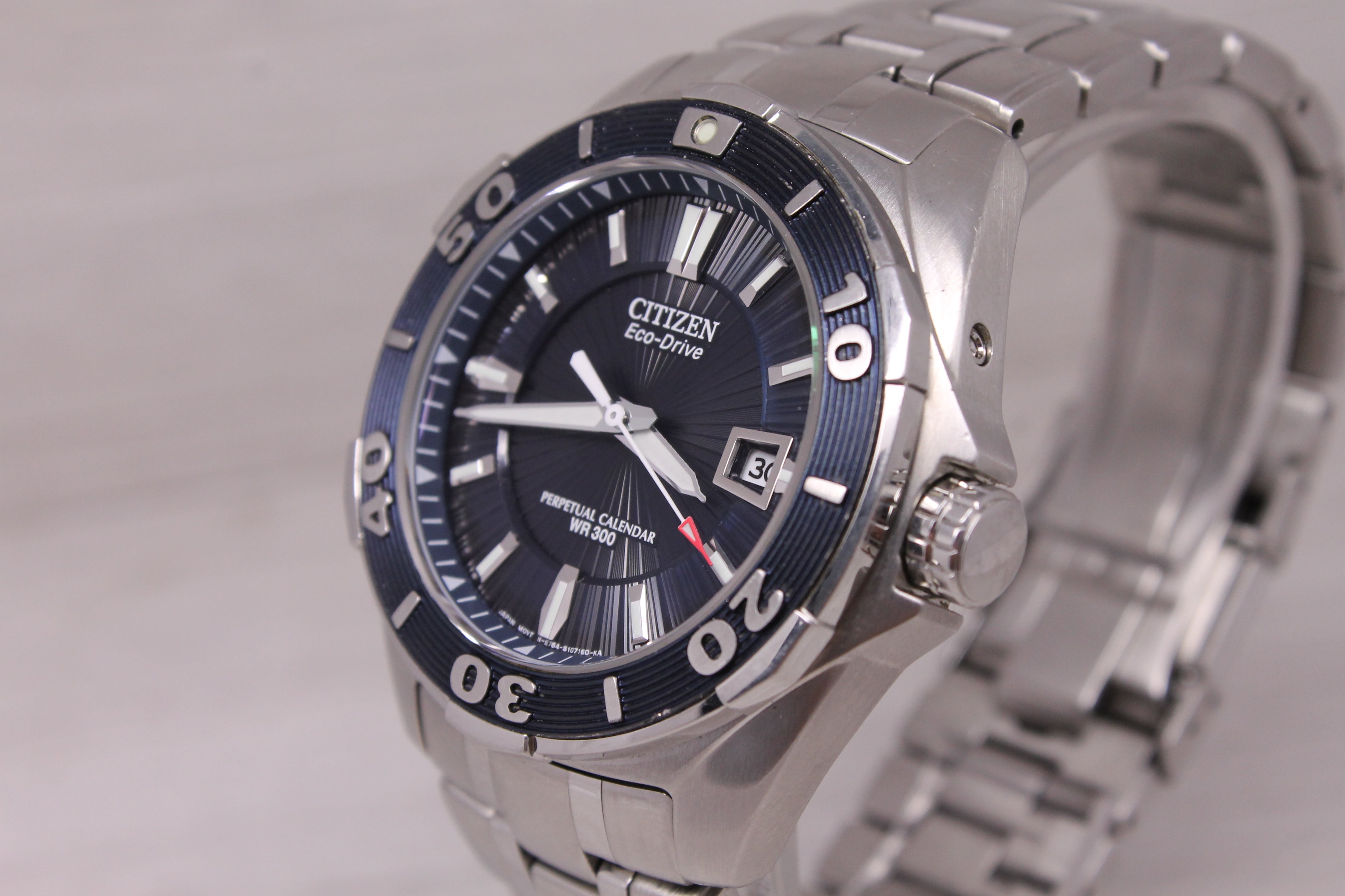 Citizen Signature Courageous Mens Watch 43mm Steel Date E764 Eco-Drive w/ Papers