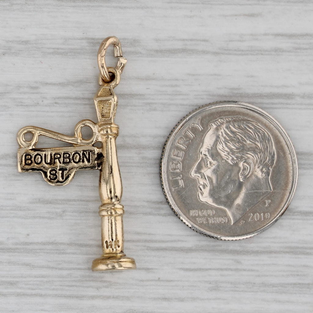 Gray Bourbon St Lamp Post Charm 14k Yellow Gold Souvenir Pendant
