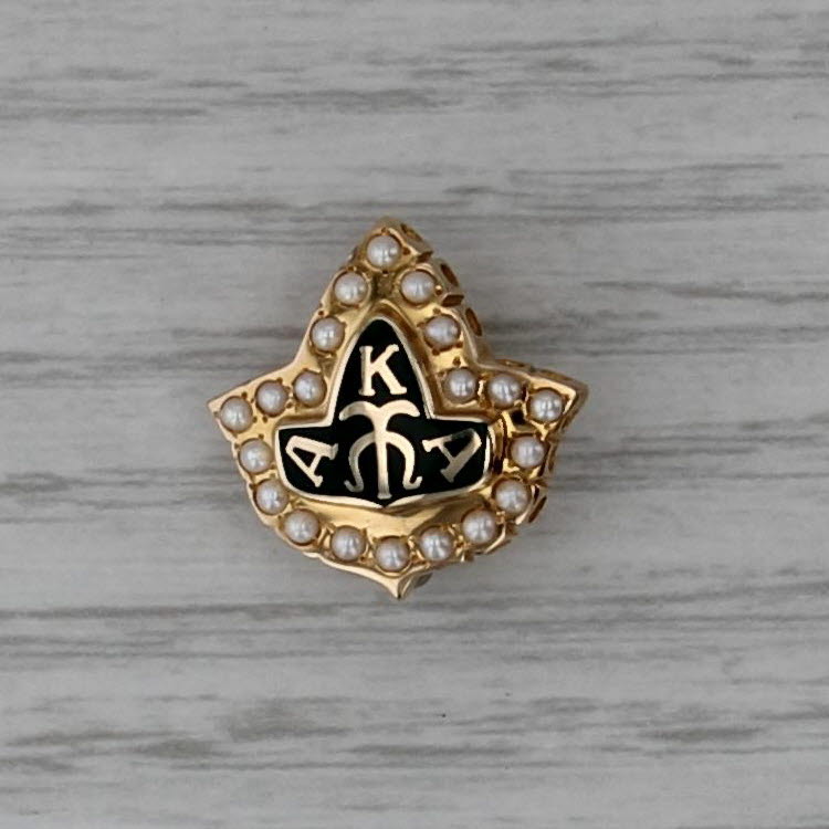 Alpha Kappa Alpha Fraternity Pin 10k Gold Pearl Green Resin Leaf Badge