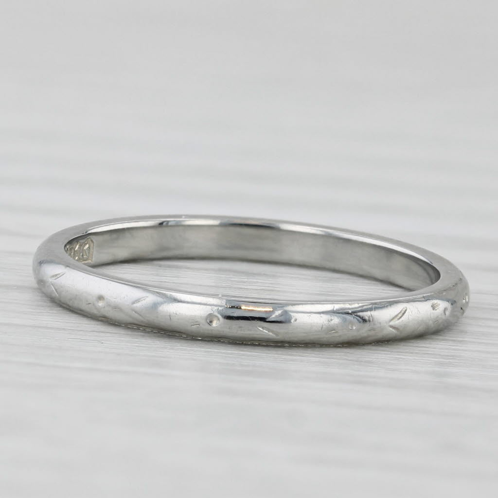 Light Gray Art Deco Wedding Band 18k White Gold Size 5.5 Ring Stackable Etched Pattern