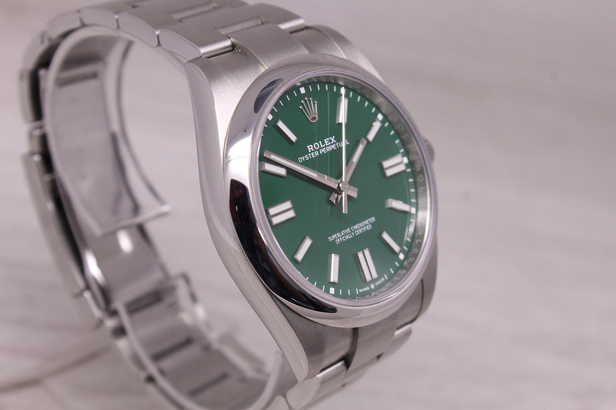 2022 Rolex Oyster Perpetual OP 41mm Steel Automatic Watch 124300 Green Box Card