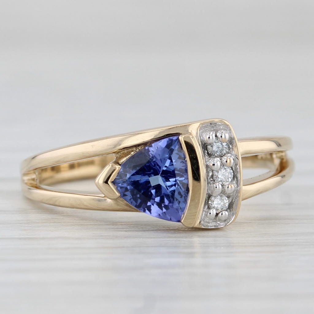 Light Gray 0.75ctw Trillion Tanzanite Diamond Ring 14k Yellow Gold Size 7