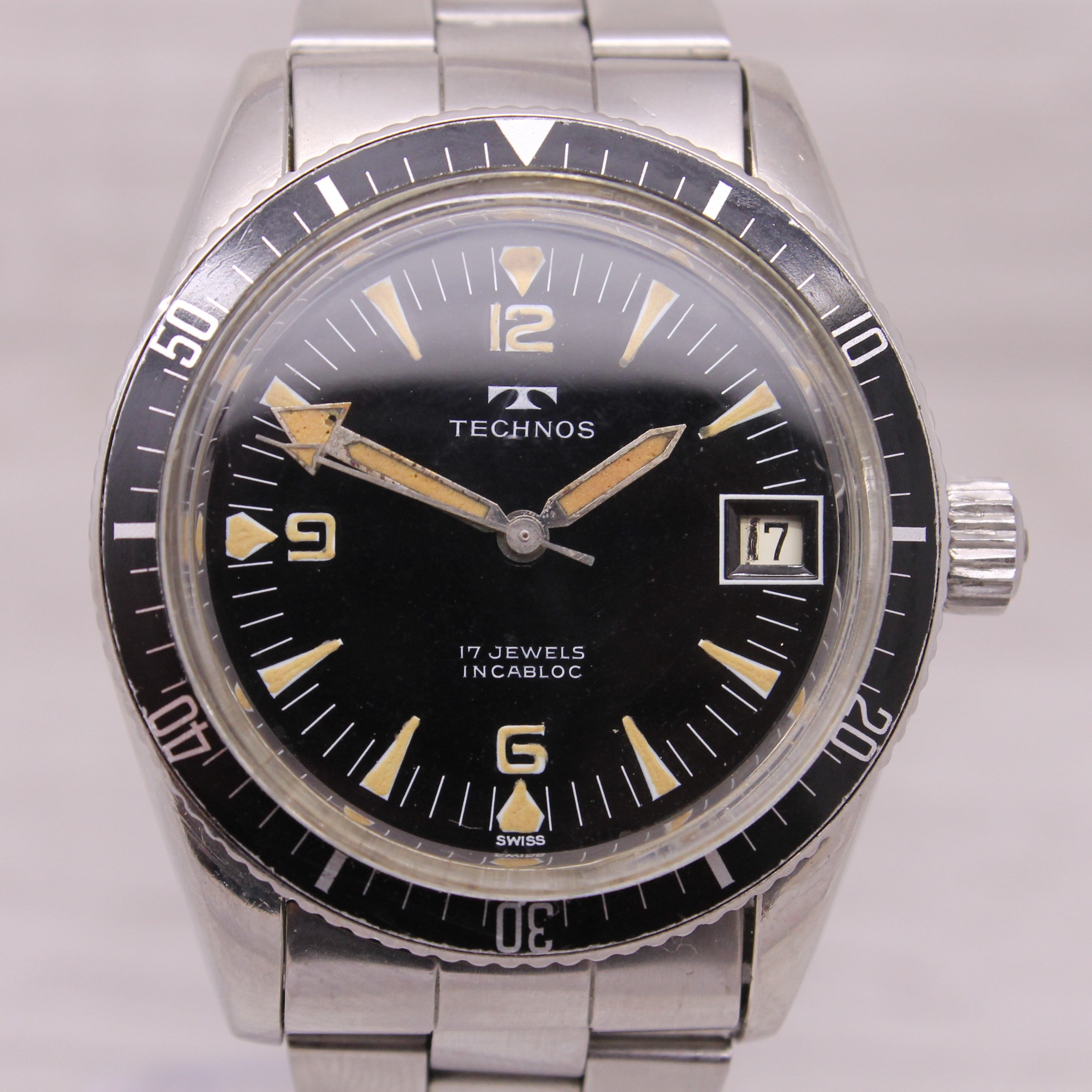 Gray Vintage Technos 37mm Stainless Steel Mens Manual Divers Watch = NICE DIAL =