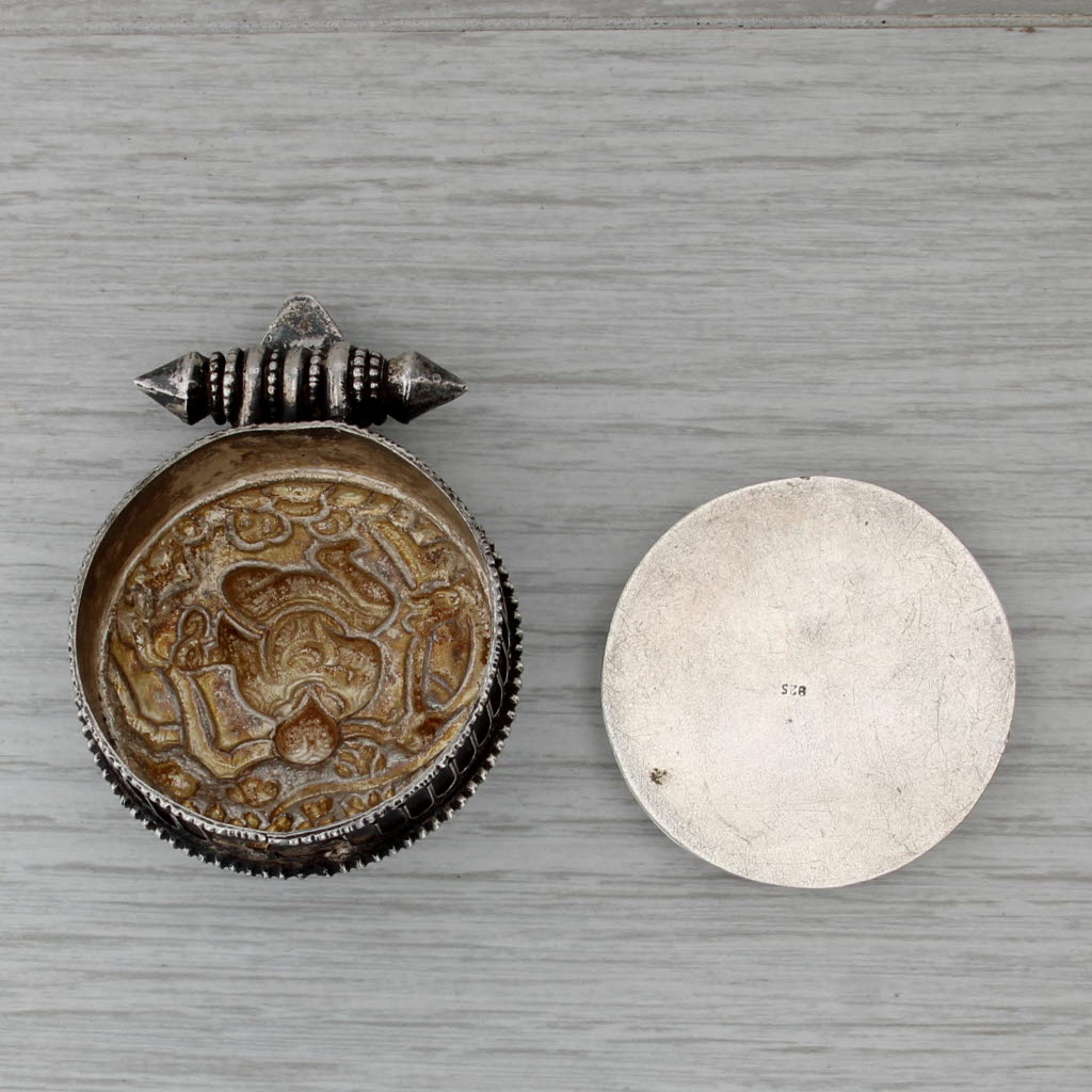 Ornate Asian Vintage Trinket Snuff Box 825 Silver Turquoise Opens Round Tribal
