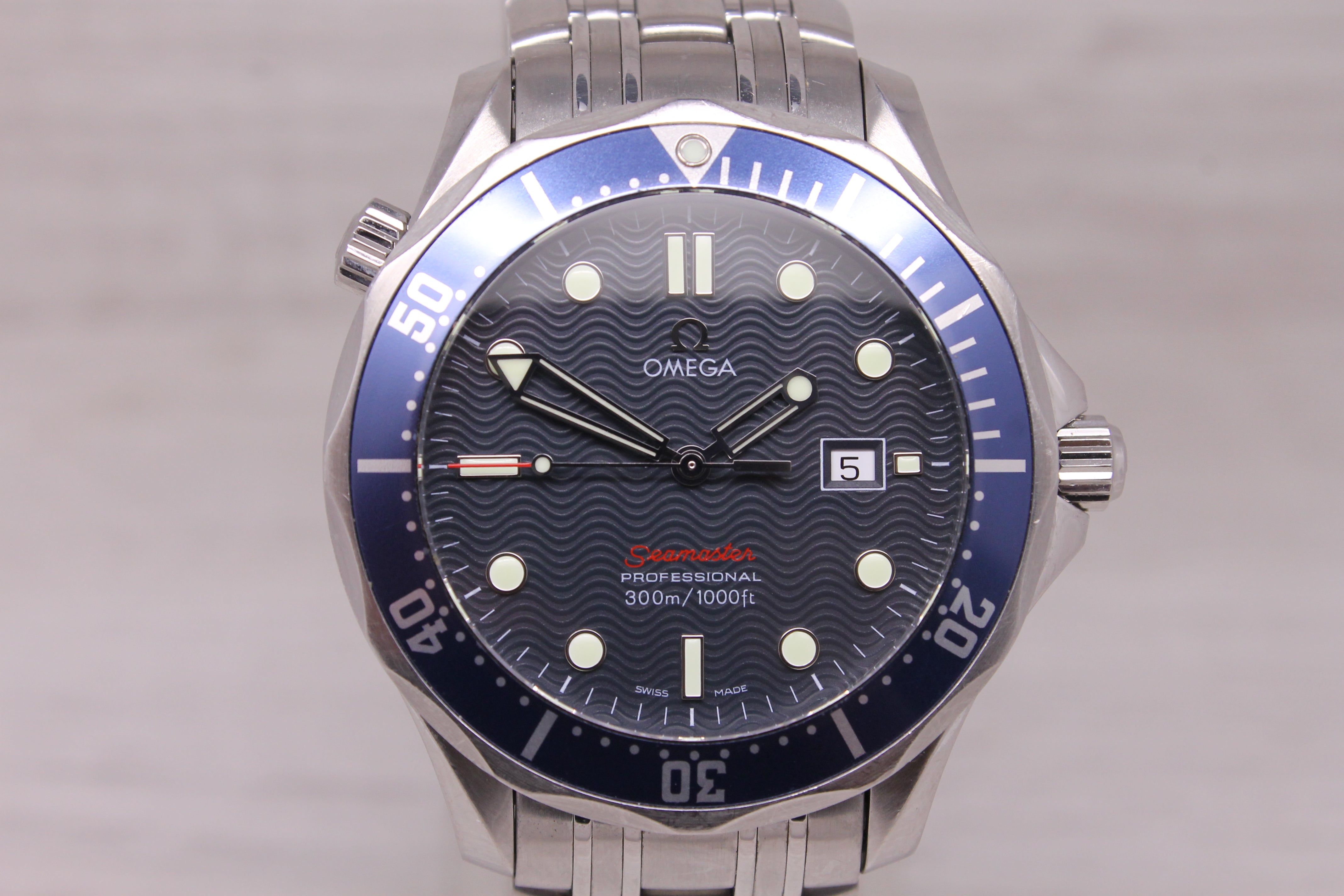 Omega Seamaster Professional 300m 41mm Steel Quartz Diver 2221.80 Blue Wave Red