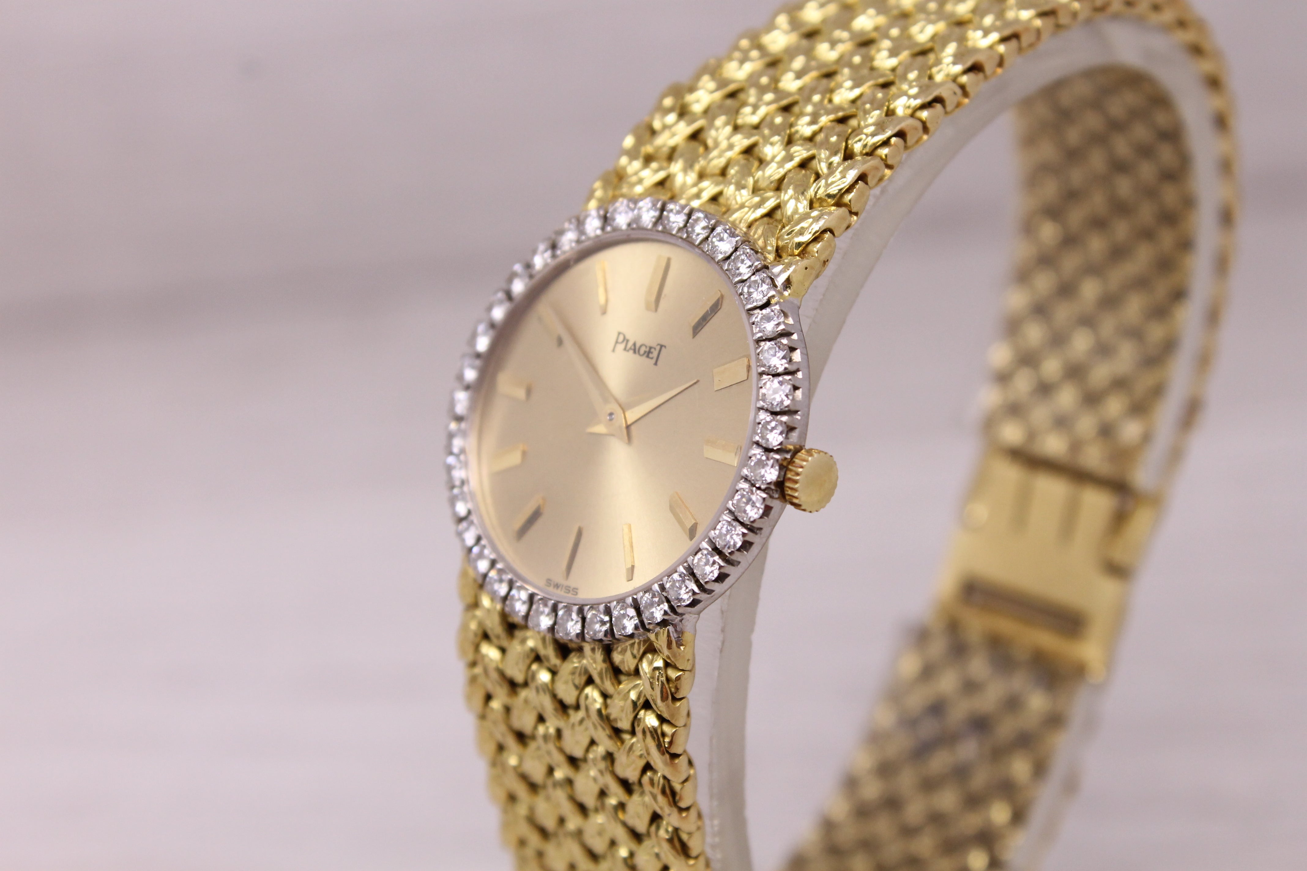Vintage 1980's Piaget ref.296 18k Yellow Gold Ladies Quartz Dress Watch Diamond