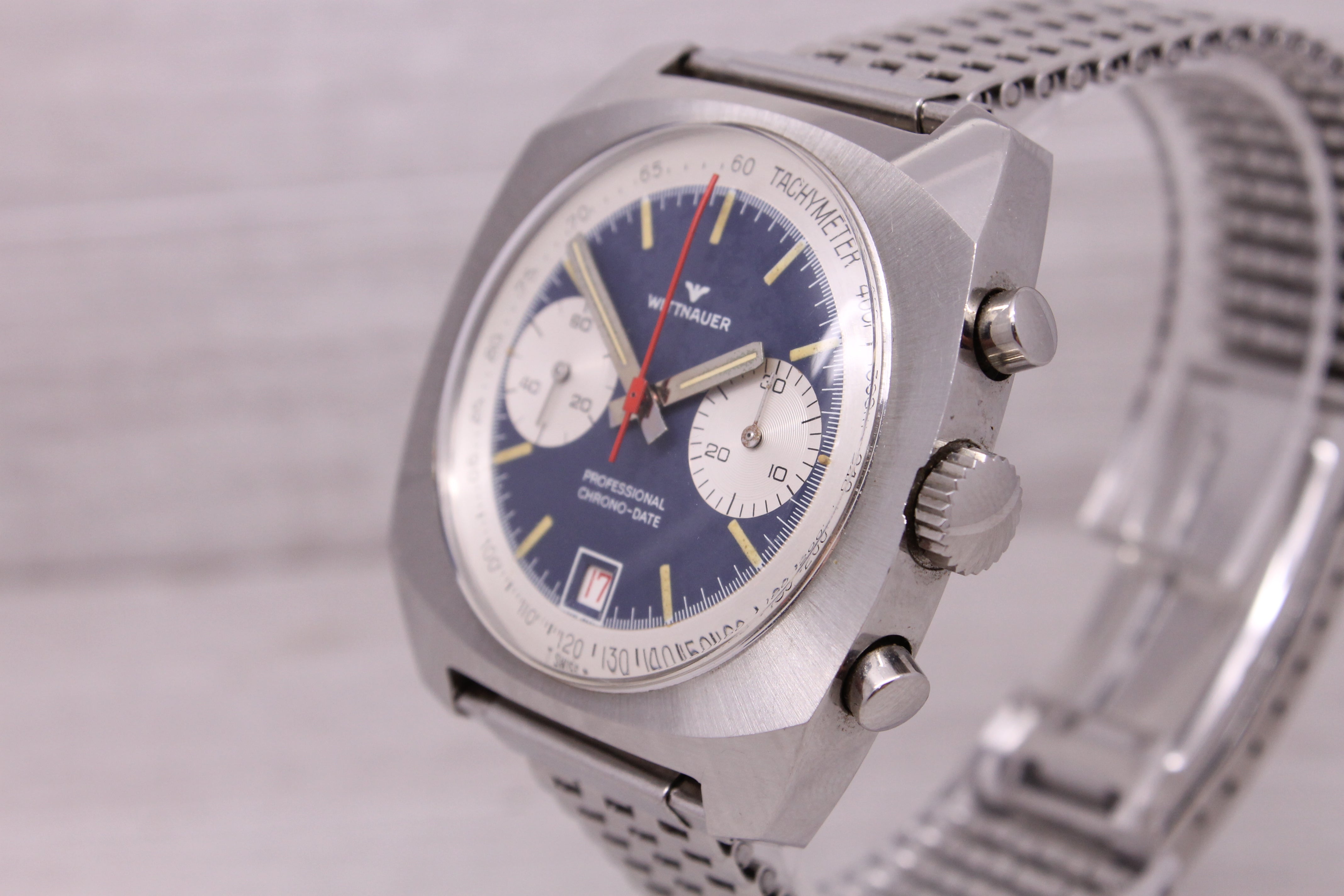 Dark Gray Vintage Wittnauer Professional Chrono-Date Mens40mm Steel Chronograph Watch RARE