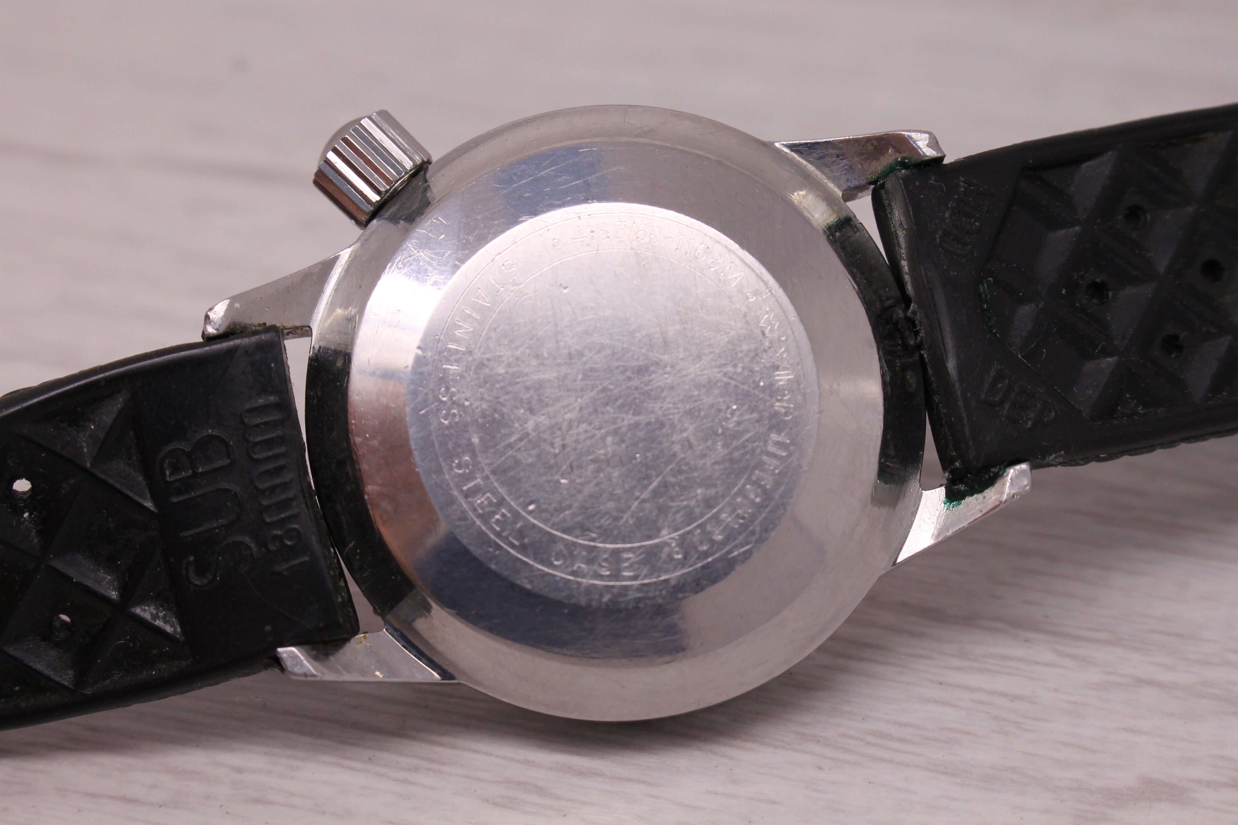 Vintage 1960's Wyler Dynawind 660 Orange Diver Mens 35mm Steel Automatic Watch