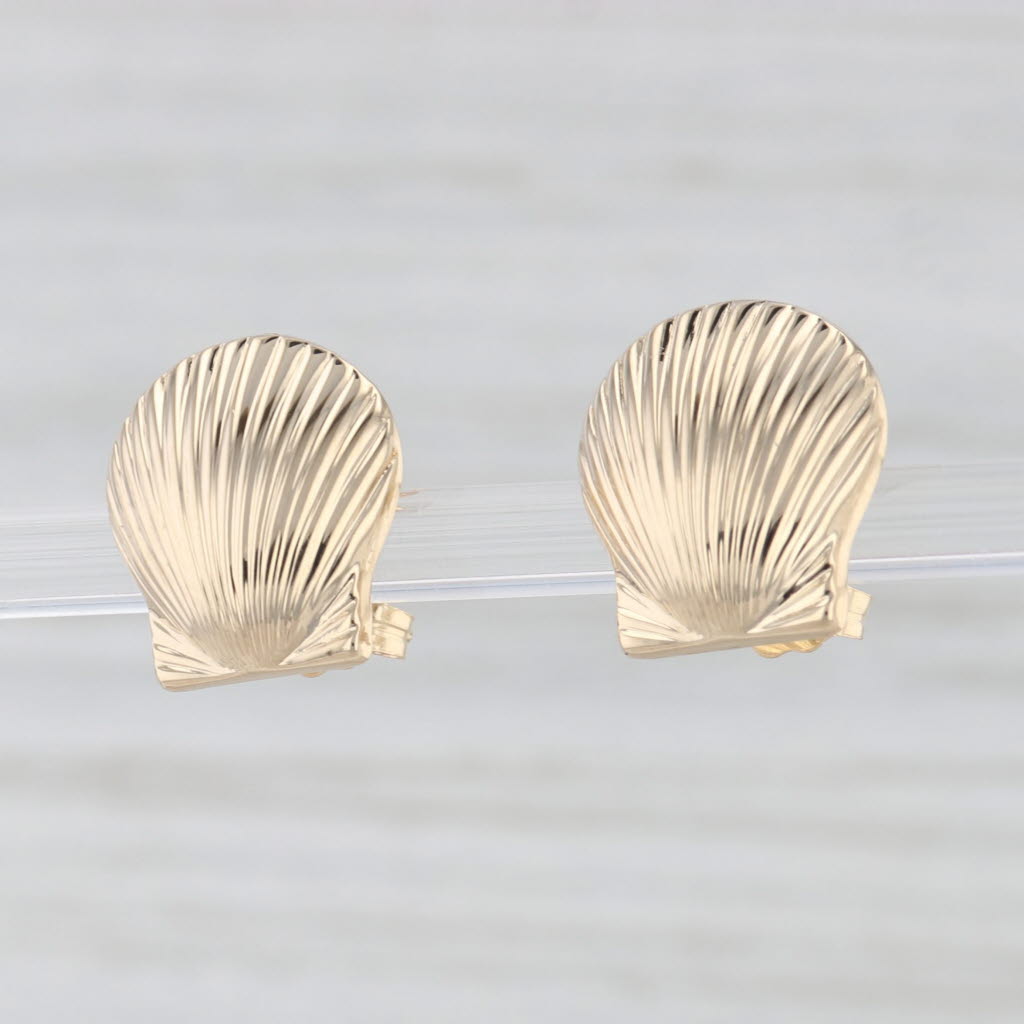 Light Gray Clam Shell Stud Earring s14k Yellow Gold Pierced Nautical Studs