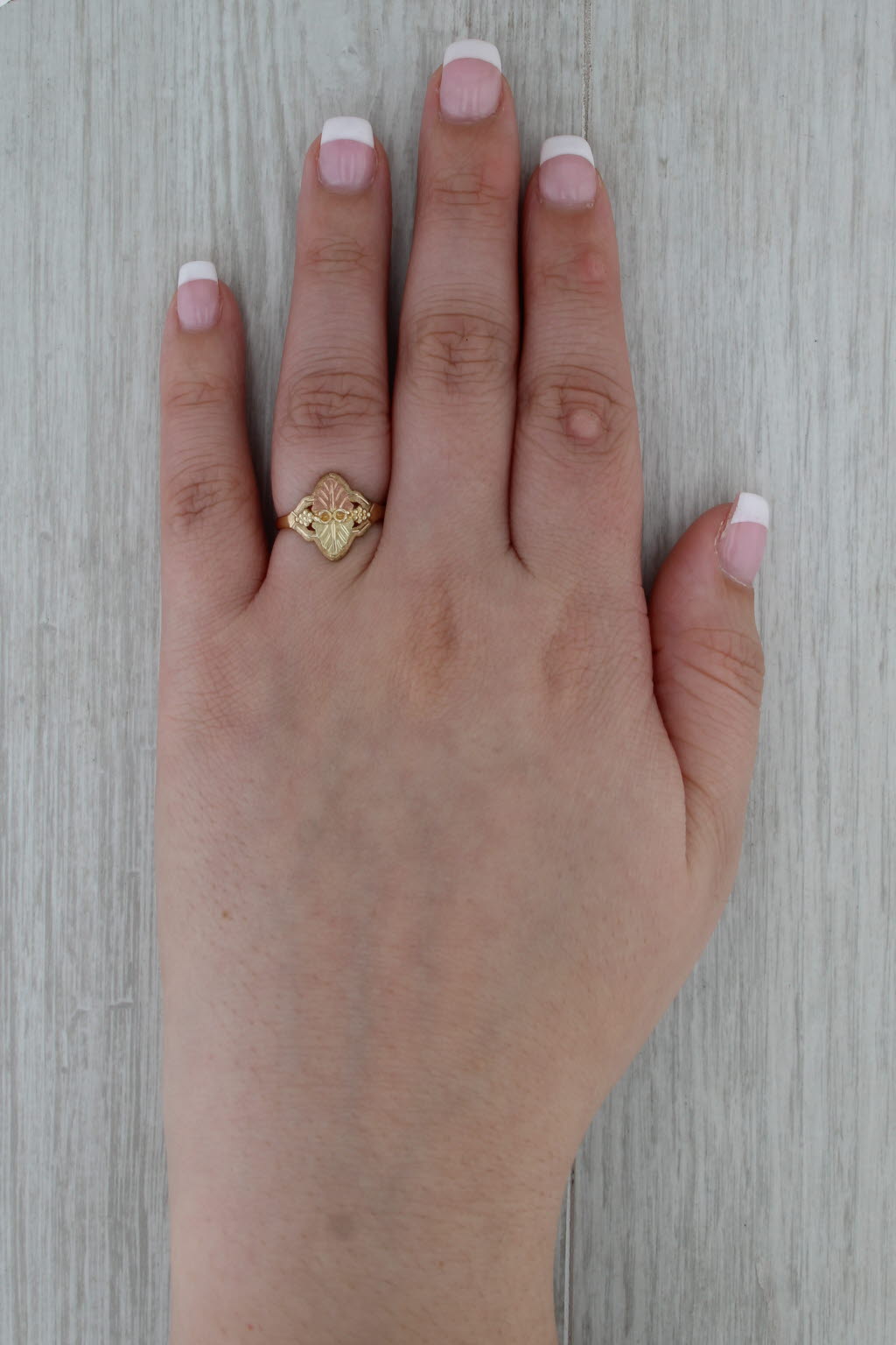 Stamper Black Hills Gold Leaf Ring 10k Yellow Rose Green Gold Size 5.75