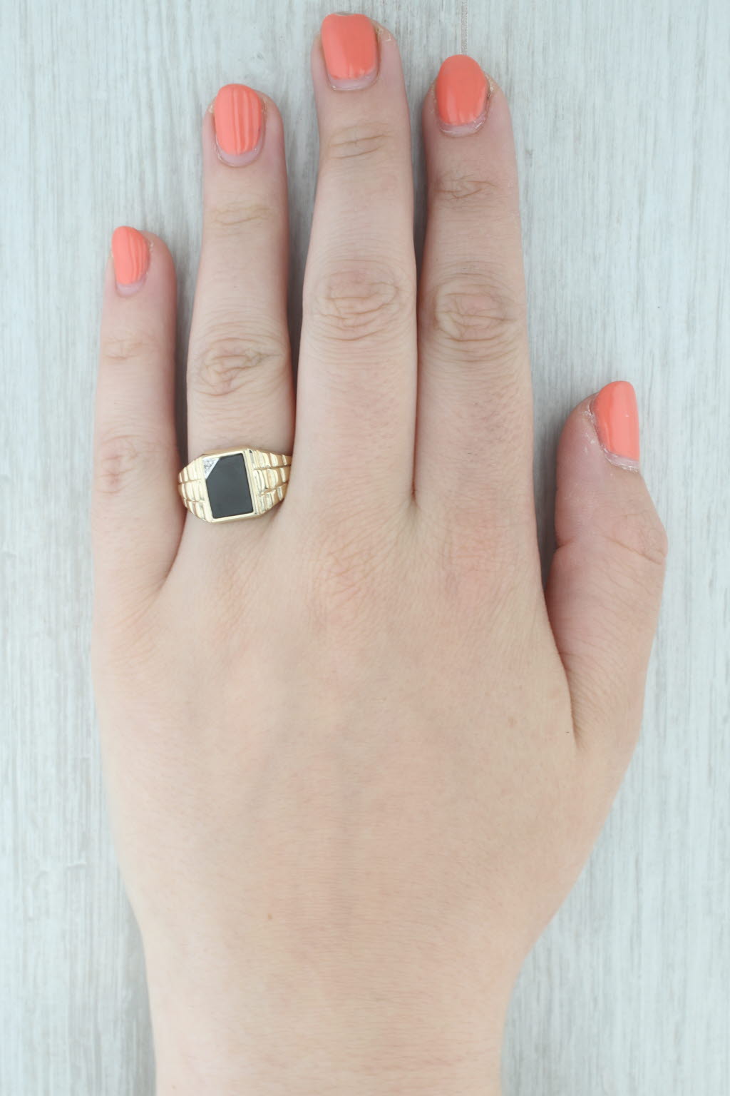 Men's Onyx Ring 10k Yellow Gold Size 10.5 Diamond Accent