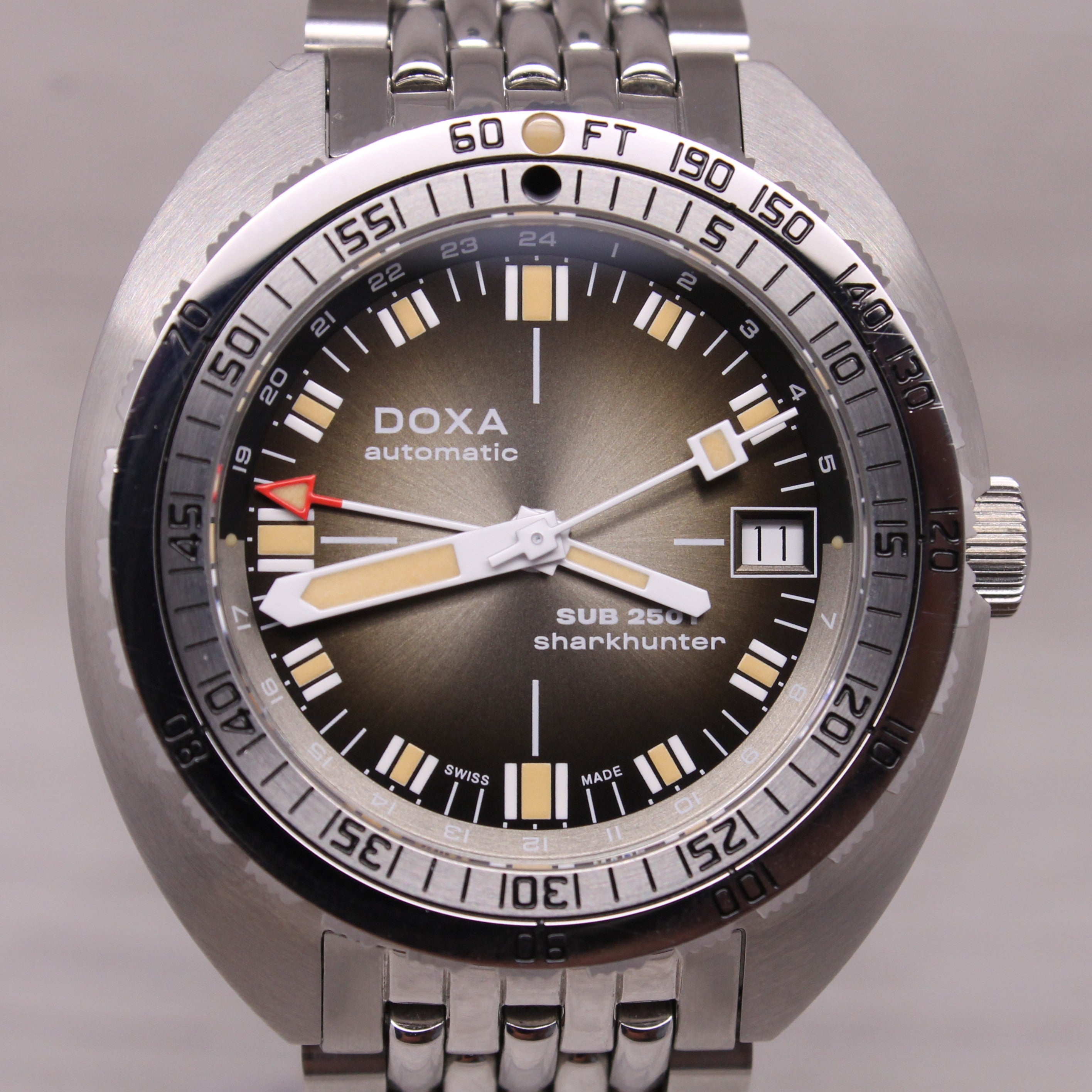Doxa Sharkhunter 250T 40mm Steel Mens Automatic Divers Watch w Bracelet Full Set