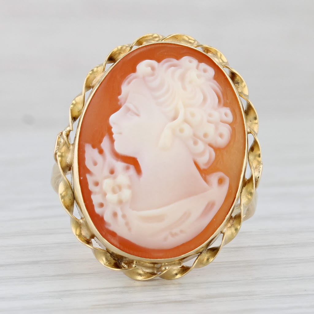 Light Gray Vintage Figural Carved Shell Cameo Ring 18k Yellow Gold Size 8.25