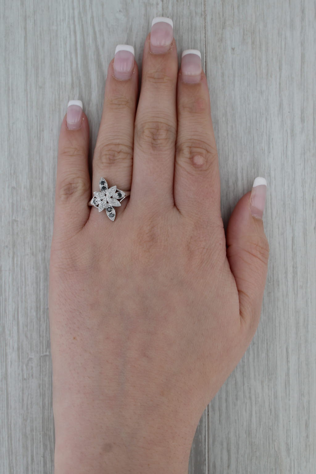 0.20ctw Black White Diamond Flower Ring 10k White Gold Size 8.25