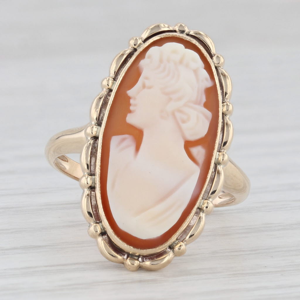 Light Gray Vintage Carved Oval Shell Cameo Ring 10k Yellow Gold Size 6.5