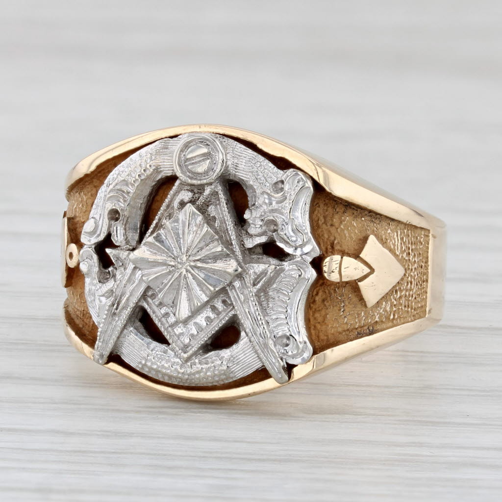 Light Gray Vintage Masonic Blue Lodge Signet Ring 10k Gold Size 10.75 Square Compass