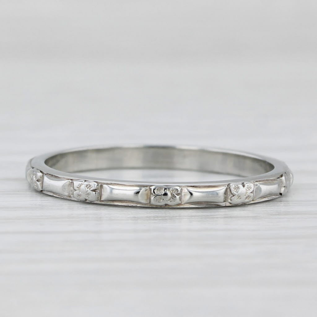 Light Gray Art Deco Floral Pattern Wedding Band 18k White Gold Size 6.5 Stackable Ring