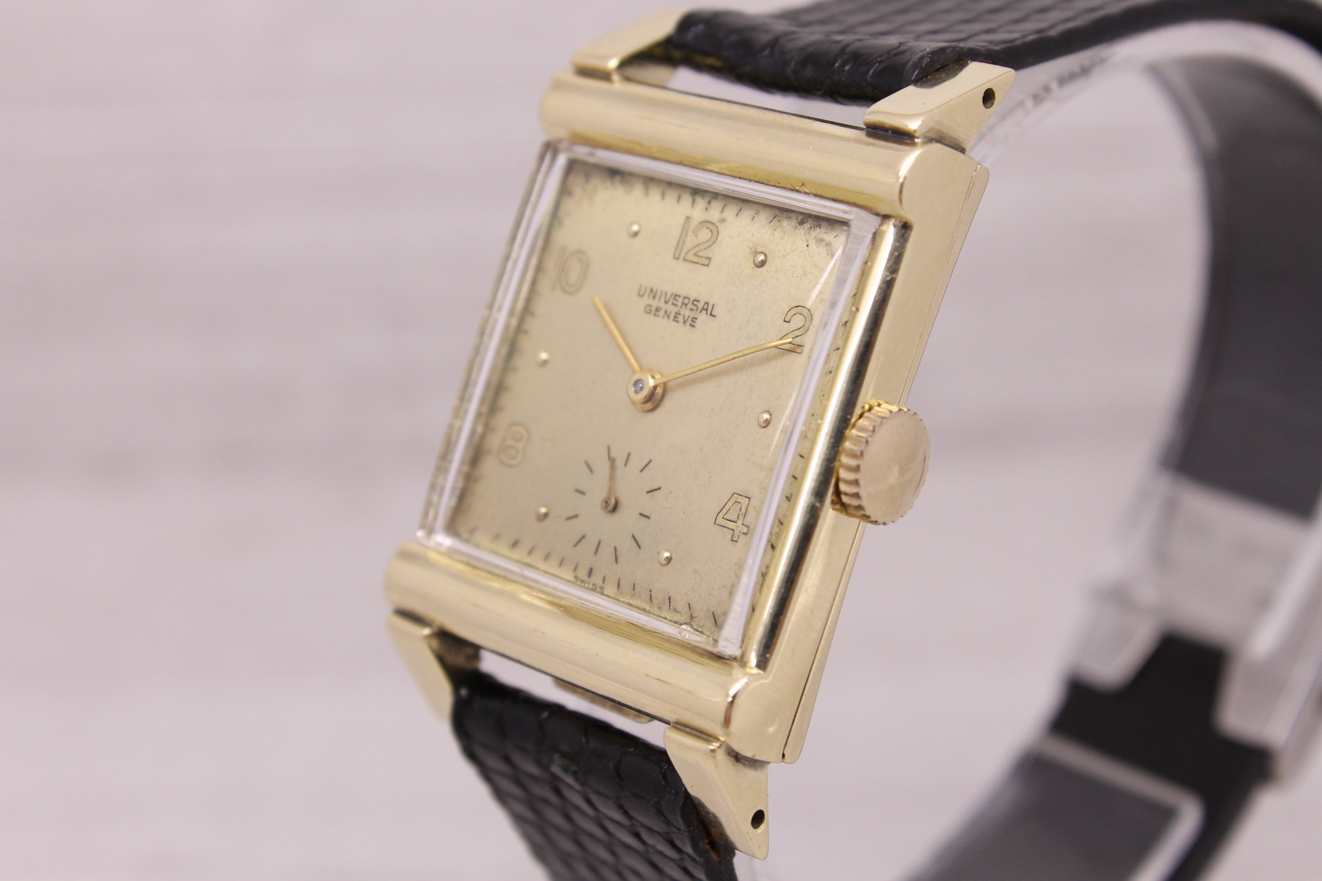 Gray Vintage 1950's Universal Geneve 14k Yellow Gold Square Mens Dress Watch c.264