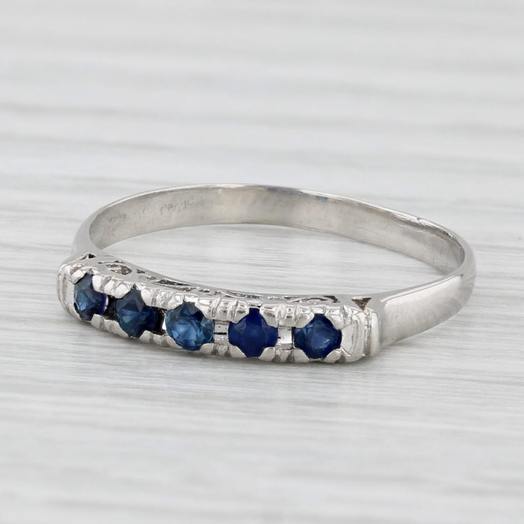 Light Gray Vintage 0.27ctw Blue Sapphire Stackable Ring 750 Platinum Wedding Band Sz 6.75-7