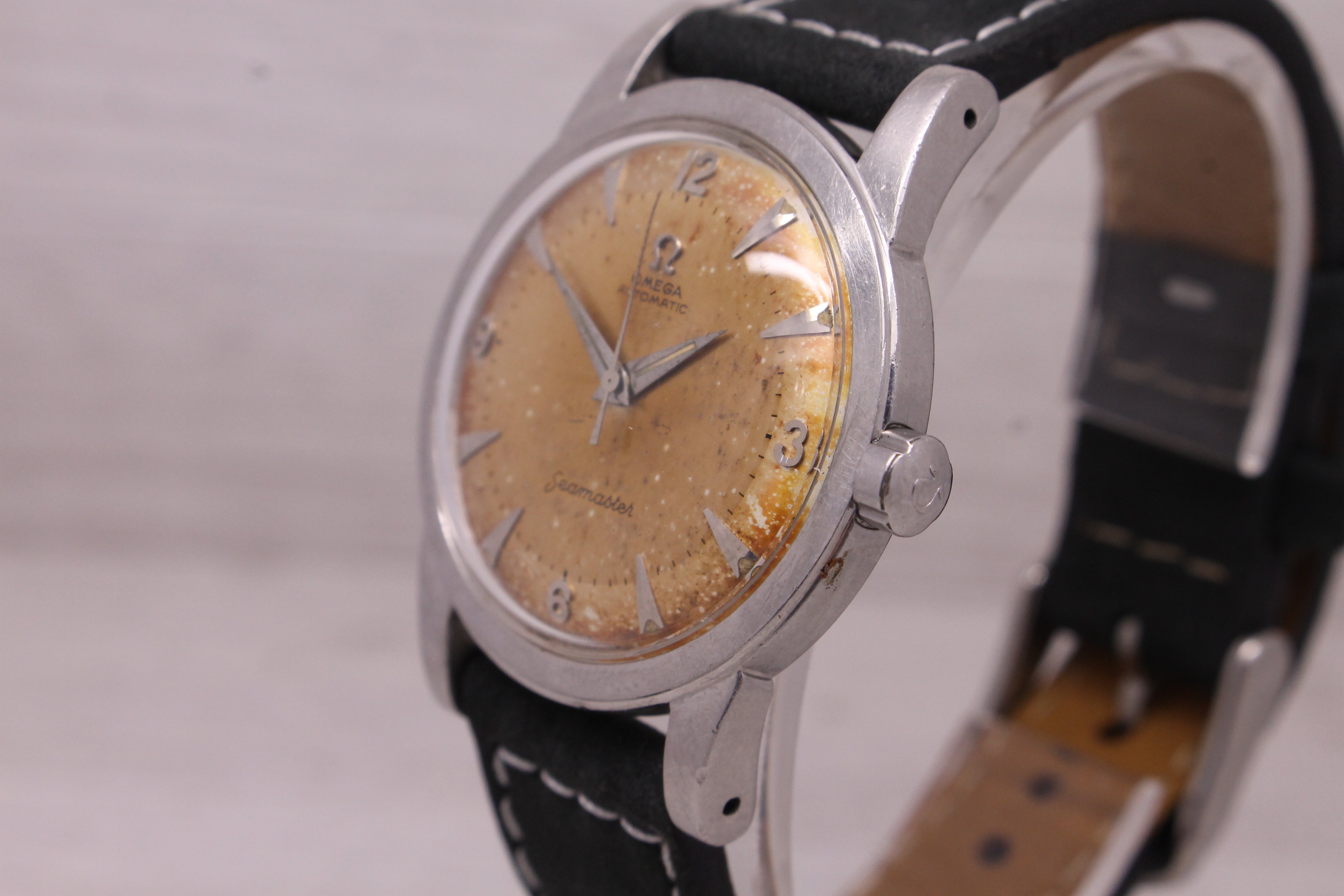 Rosy Brown Vintage 1951 Omega Seamaster Mens 34.5mm Bumper Automatic Mens Watch Original