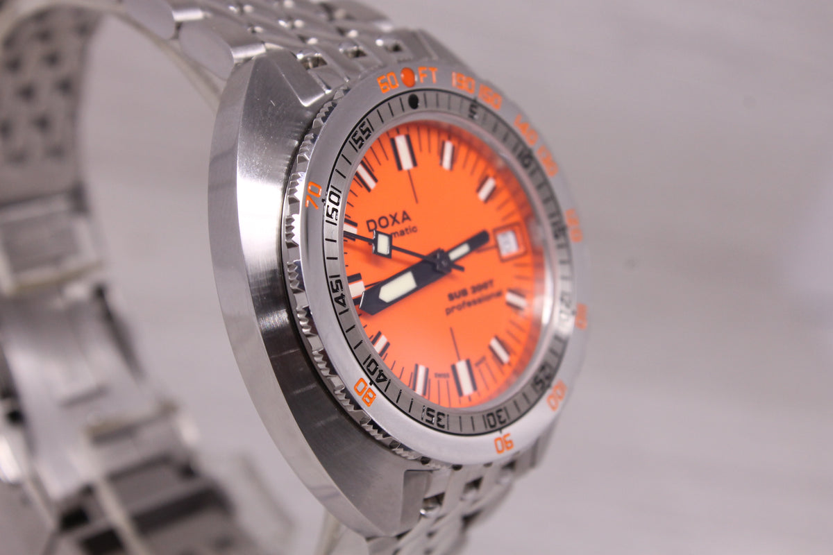 Doxa Sub 200T 39mm Steel Mens Automatic Divers Watch w/ B&P Swiss 804.10.351.10