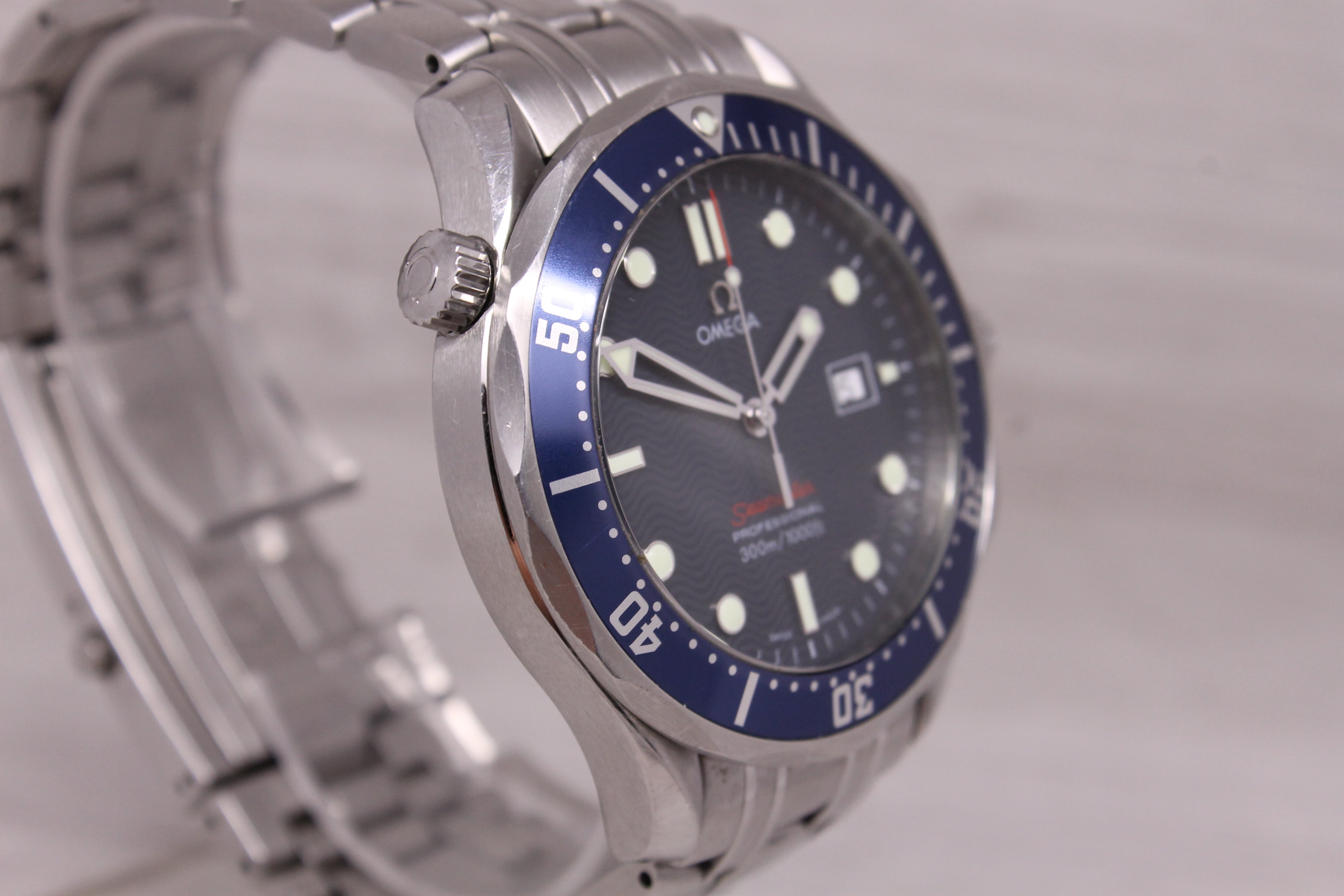 Omega Seamaster Professional 300m 41mm Steel Quartz Diver 2221.80 Blue Wave Red