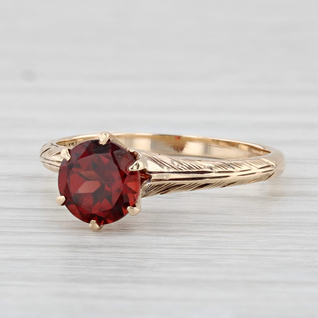 Light Gray Vintage 1.35ct Round Garnet Solitaire Ring 10k Yellow Gold Size 6.75