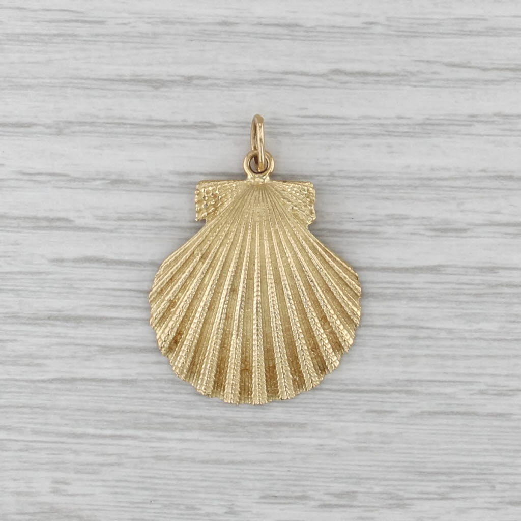 Clam Shell Pendant 18k Yellow Gold Charm Nautical Bead Themed Jewelry