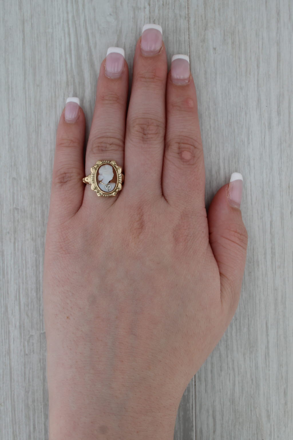 Vintage Shell Carved Cameo Ring 10k Yellow Gold Diamond Accent Size 6