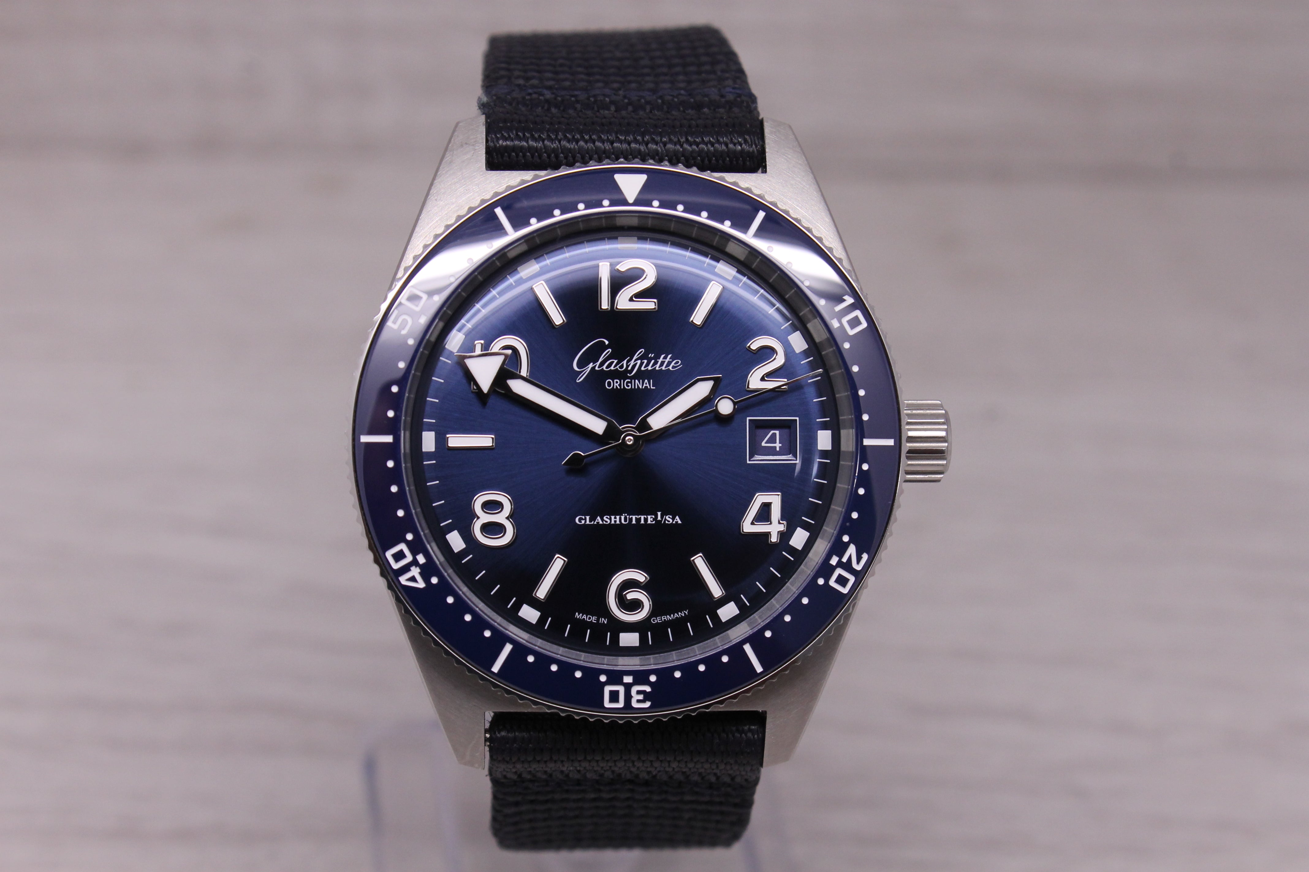 Glashutte SeaQ Blue Automatic Mens Divers Watch w/ Strap & Box 1-39-11-09-81-34