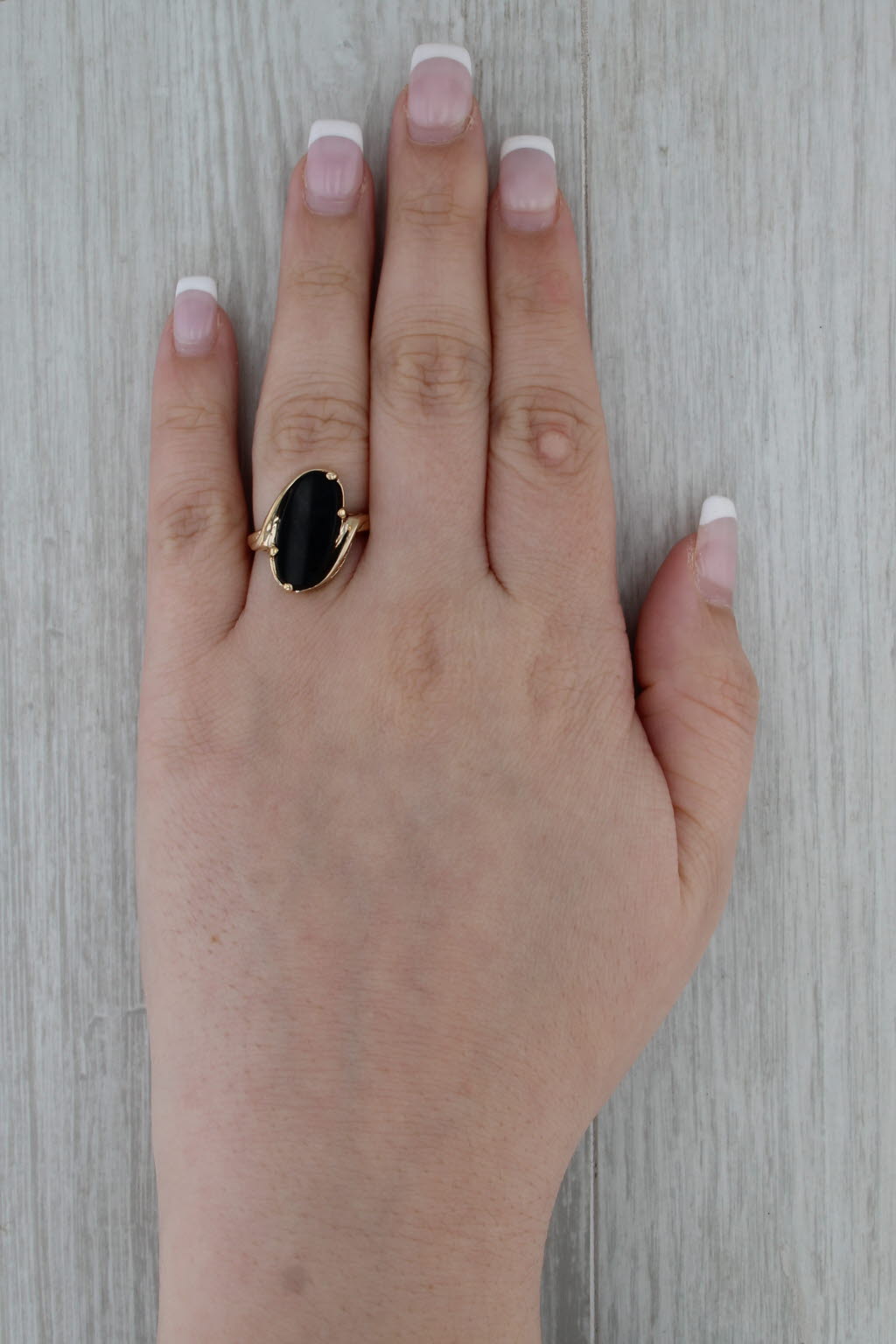 Onyx Oval Solitaire Ring 10k Yellow Gold Size 7 Bypass