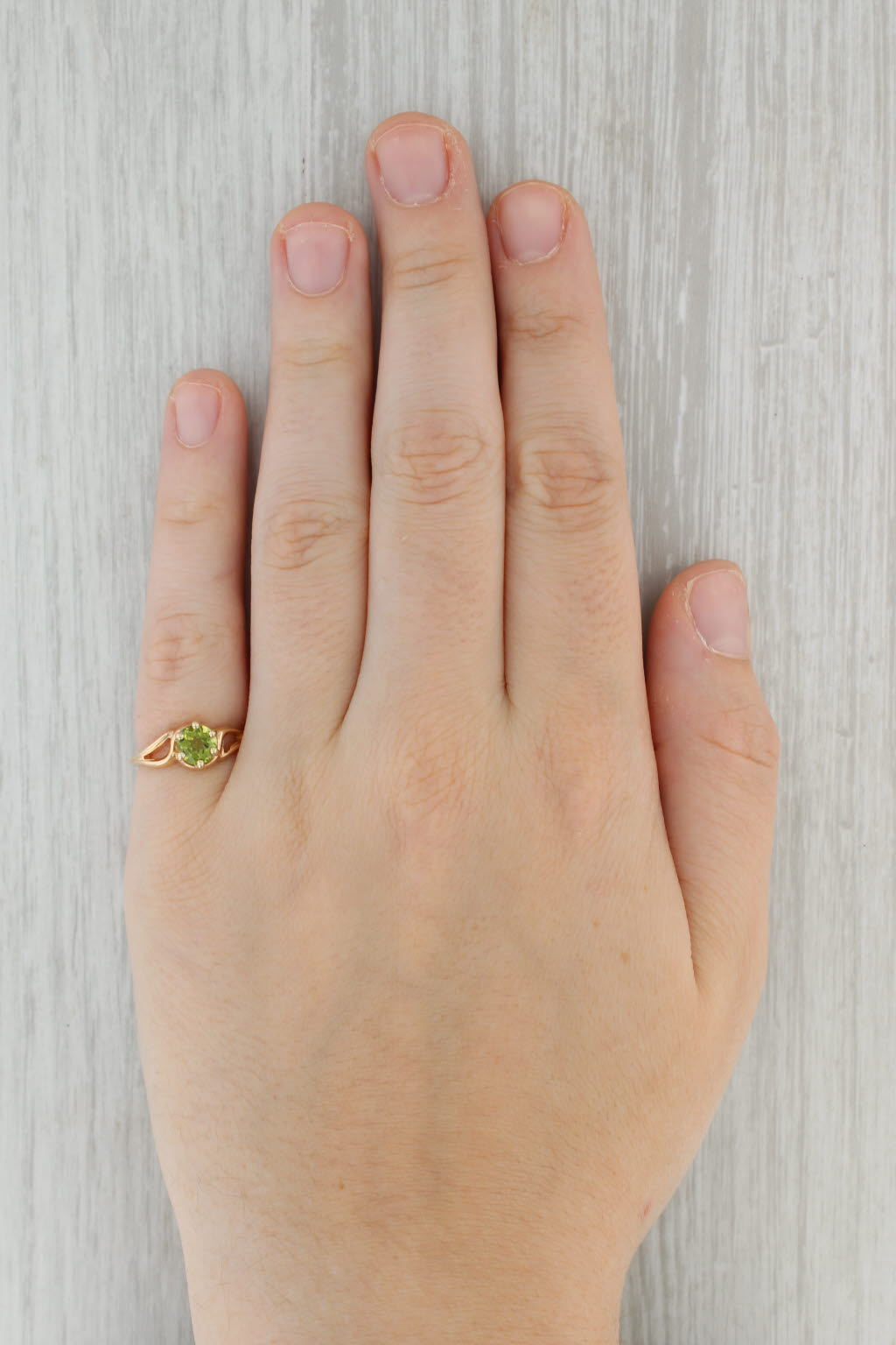 Tan 0.85ct Round Peridot Solitaire Ring 10k Yellow Gold Size 5.5 Church & Co Vintage