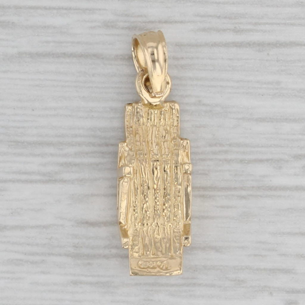 Gray Lounge Chair Pendant 14k Yellow Gold Beach Nautical