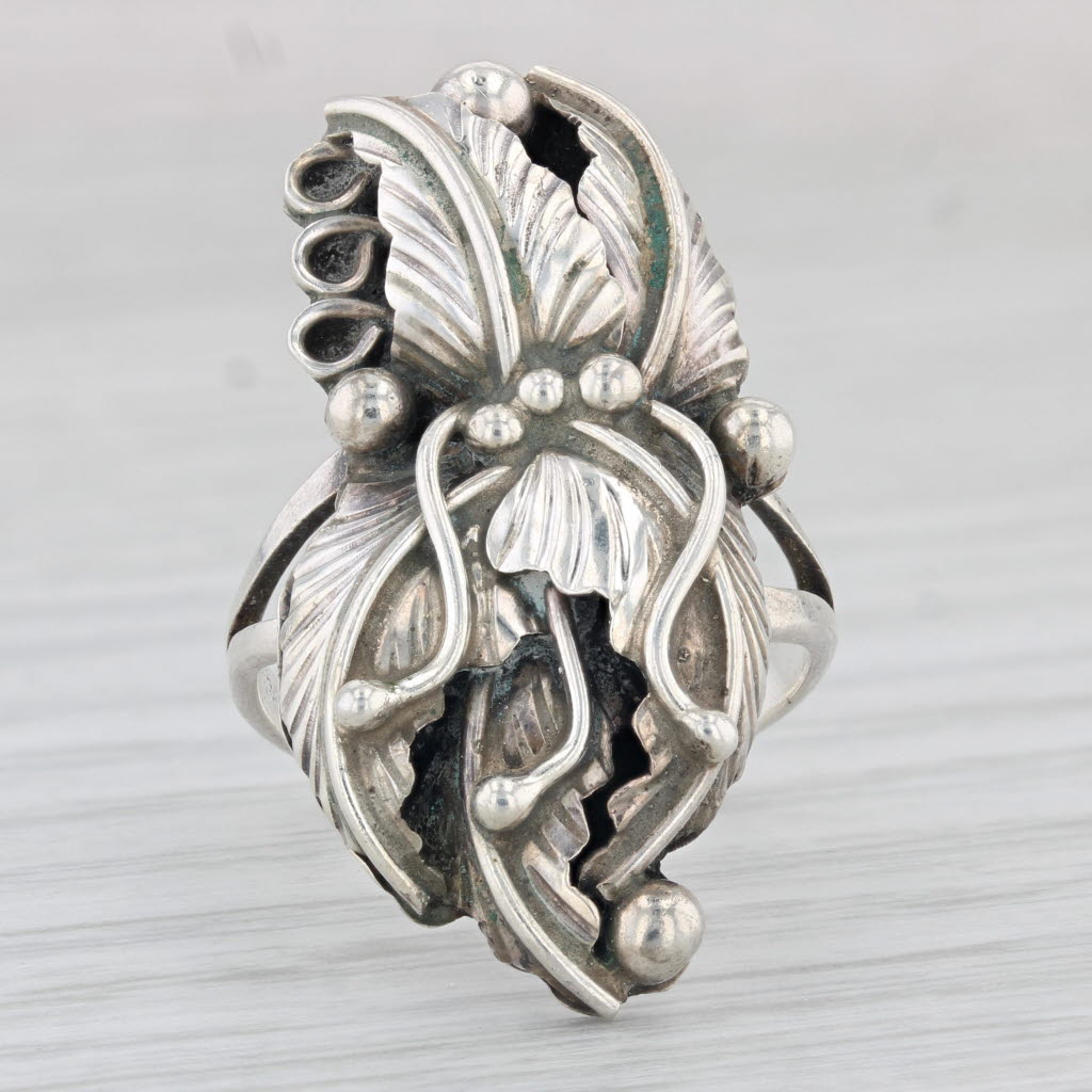 Light Gray Vintage Native American Leaf Statement Ring Sterling Silver Size 7