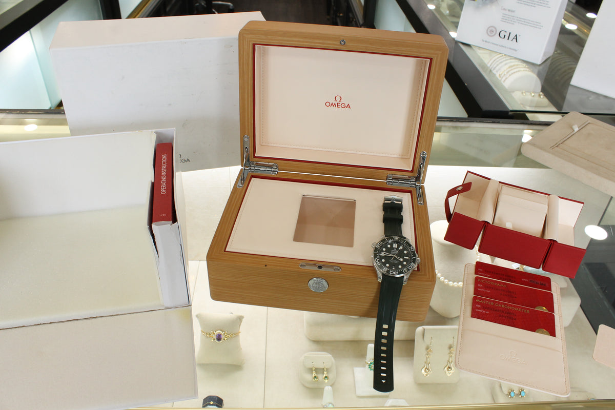 2025 Omega Seamaster 300m Pro Green Wave Mens 42mm Steel Divers Watch Box Cards