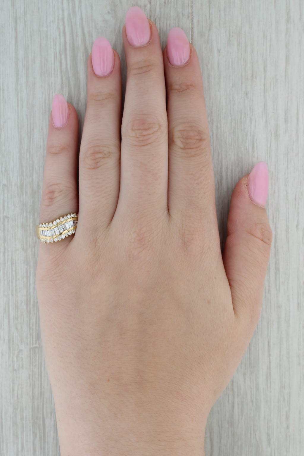 Dark Gray 1.04ctw Baguette Diamond Ring 18k Yellow Gold Size 6.75 Contoured Band