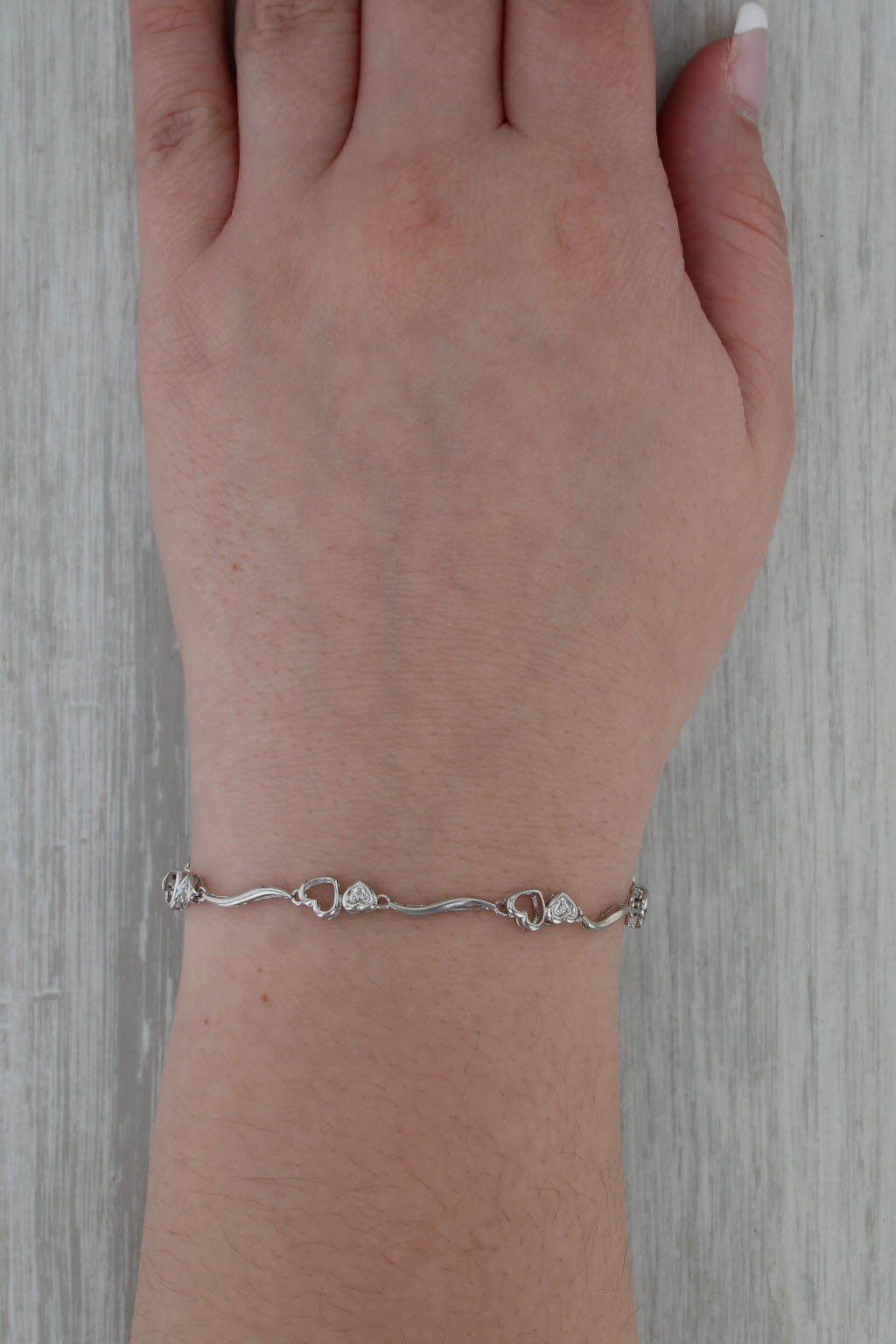 Diamond Accented Hearts Bracelet 10k White Gold 7.25" 5.5mm