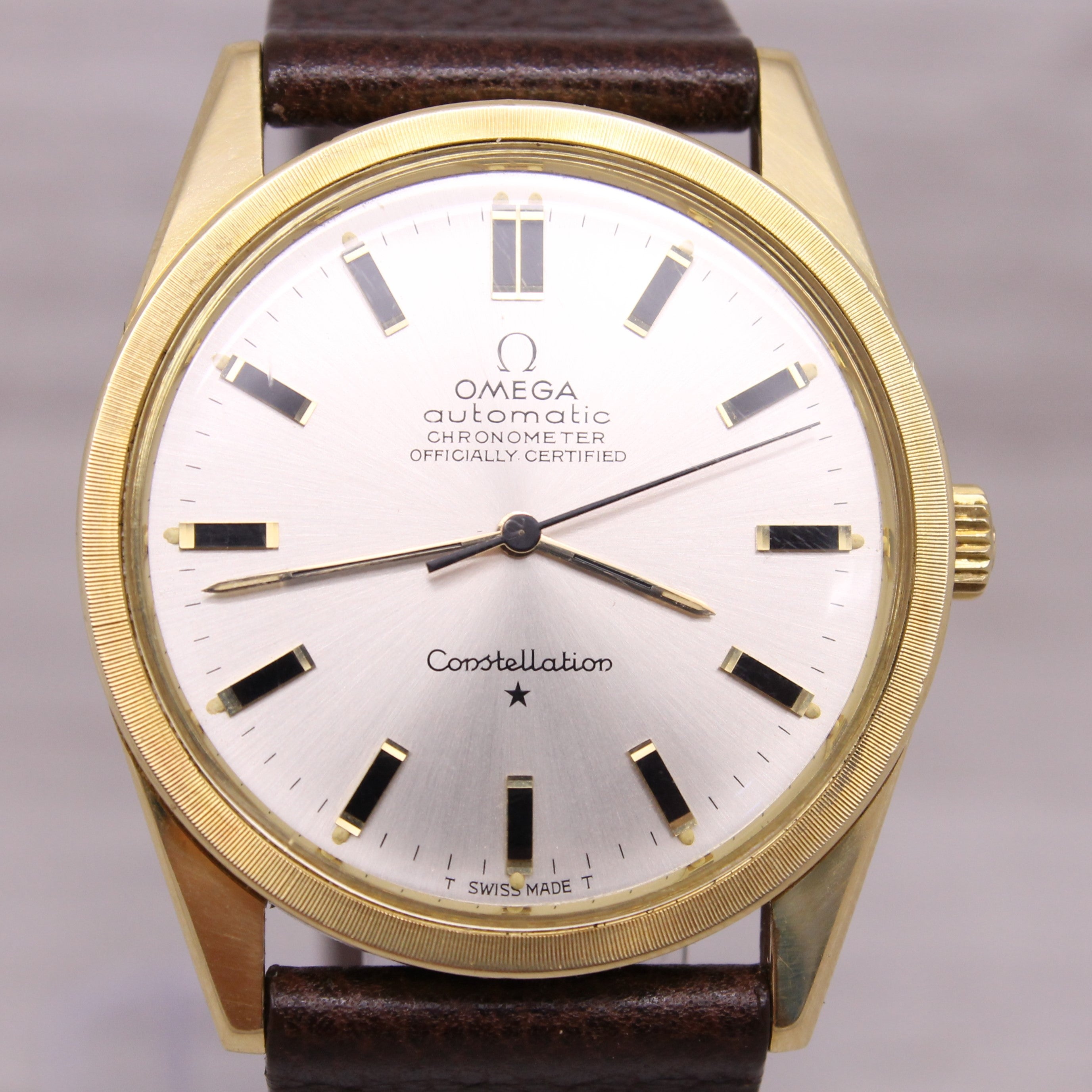 Gray Vintage c.1966 Omega Constellation 18k Yellow Gold Mens 33mm Automatic Watch