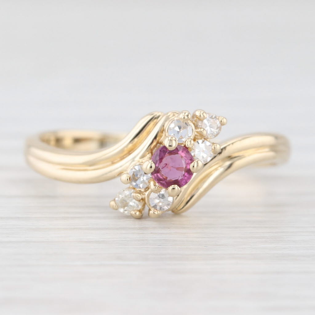 Light Gray 0.26ctw Ruby Diamond Bypass Ring 14k Yellow Gold Size 8