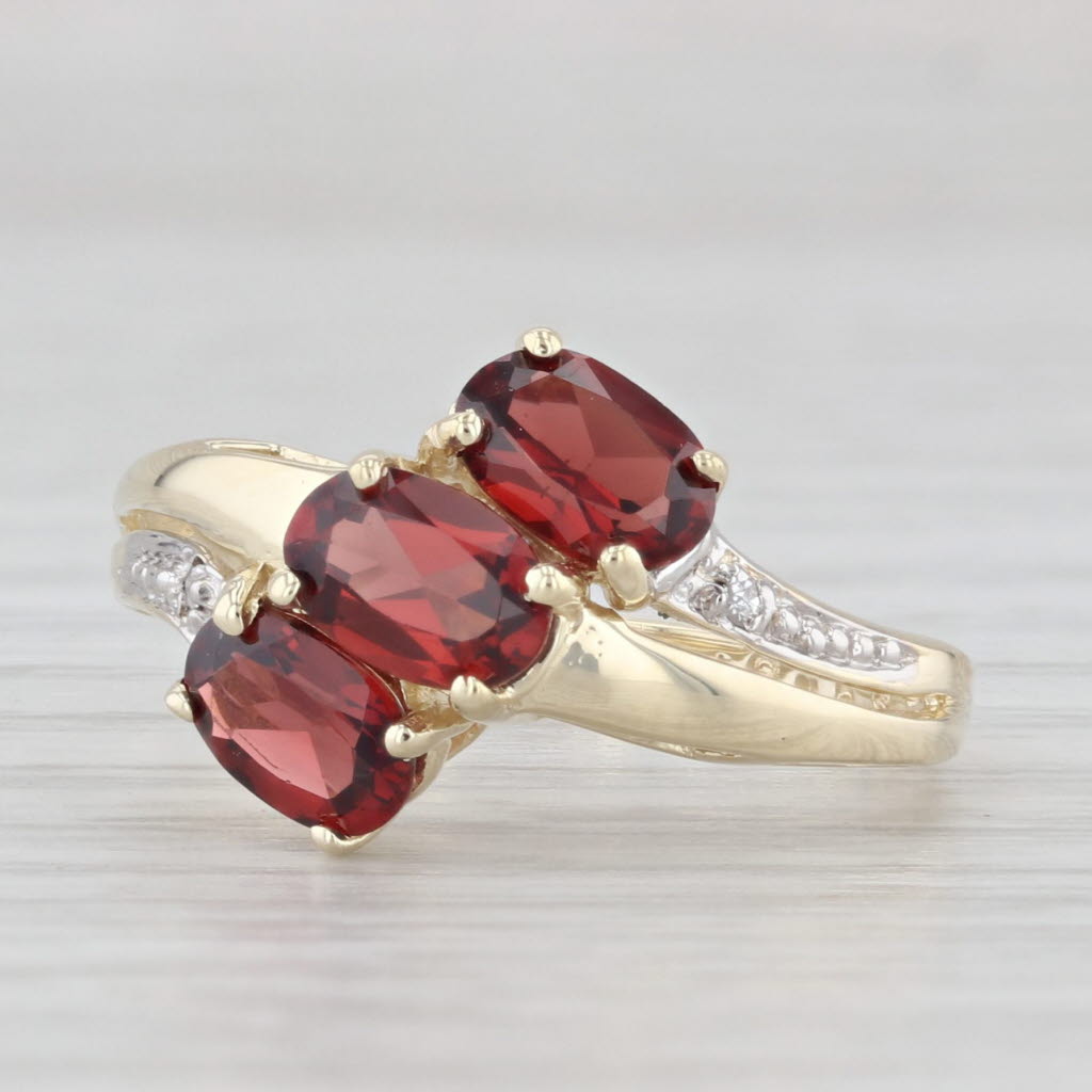 Light Gray 1.60ctw 3-Stone Garnet Ring 10k Yellow Gold Size 6 Bypass