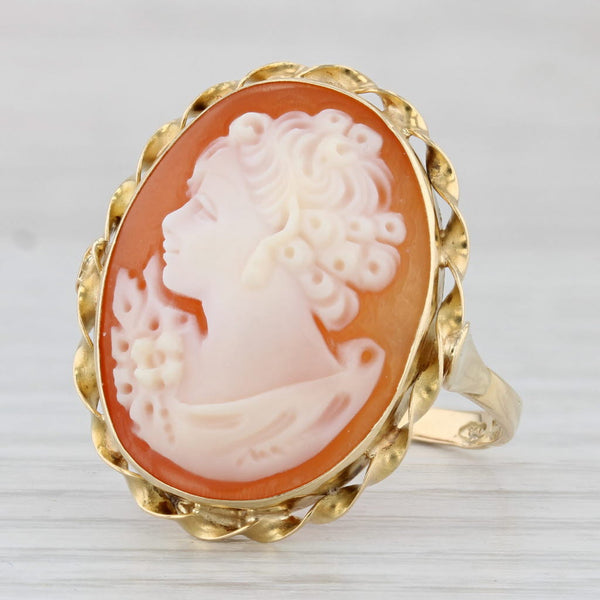 Light Gray Vintage Figural Carved Shell Cameo Ring 18k Yellow Gold Size 8.25