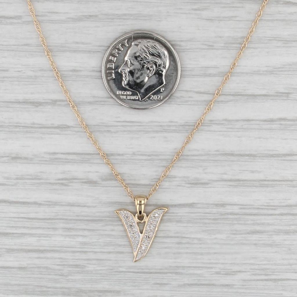 Letter Initial "V" Pendant Necklace 14k Yellwo Gold 18.25" Rope Chain