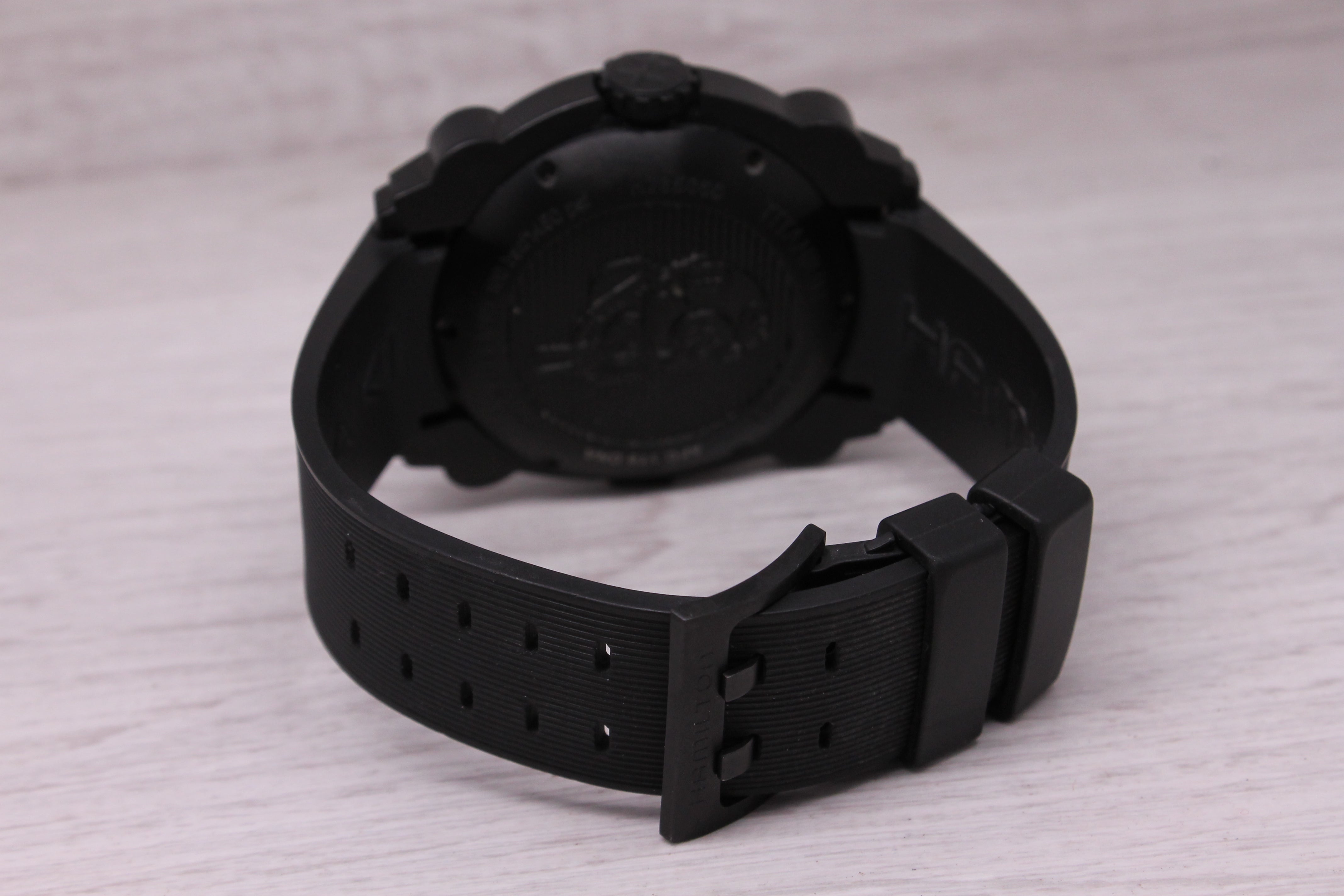 Hamilton Below Zero Khaki Mens Black Titanium Automatic Watch w Ice Box H785050