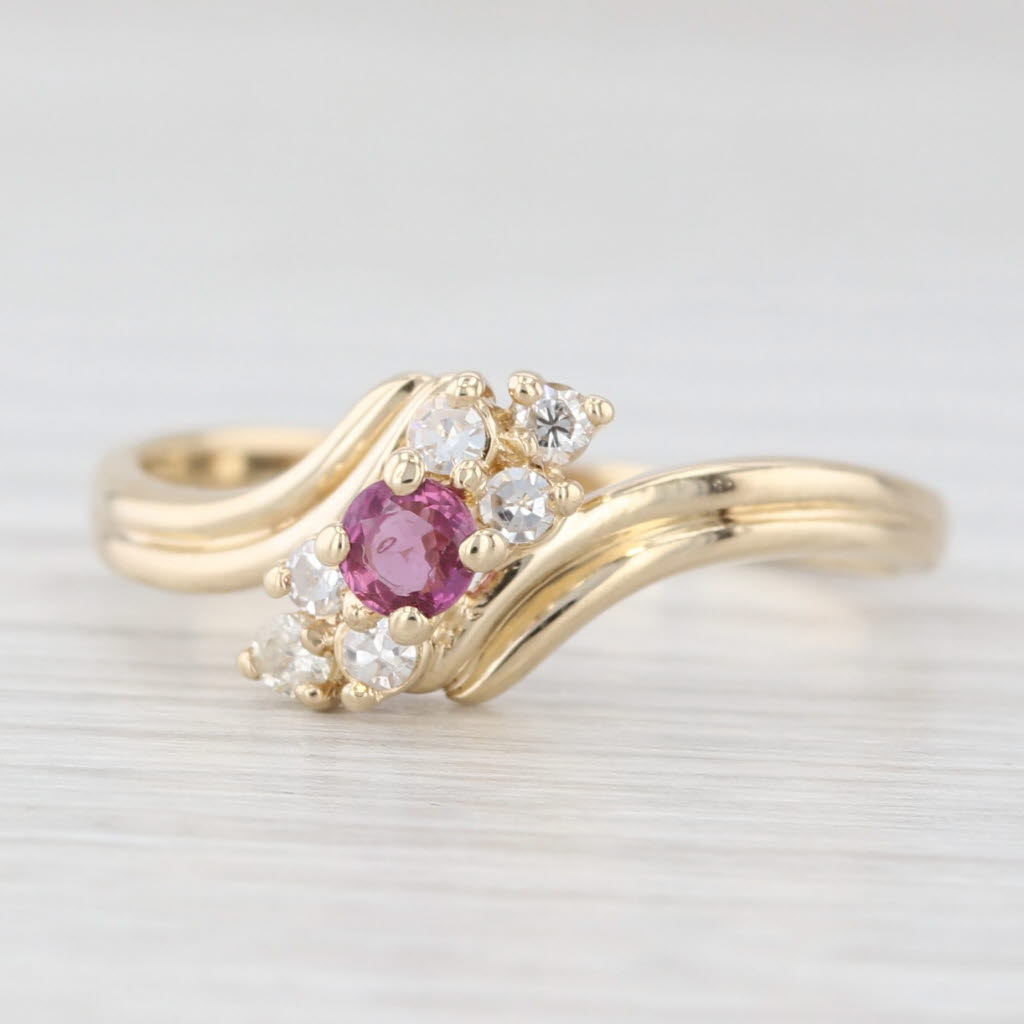 Light Gray 0.26ctw Ruby Diamond Bypass Ring 14k Yellow Gold Size 8
