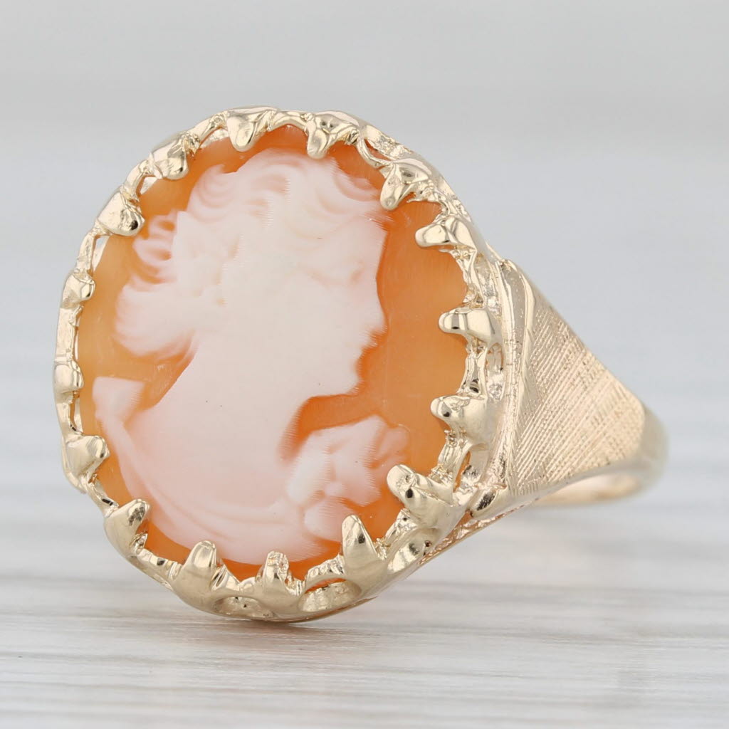 Light Gray Vintage Carved Figural Shell Cameo Ring 14k Yellow Gold Size 5