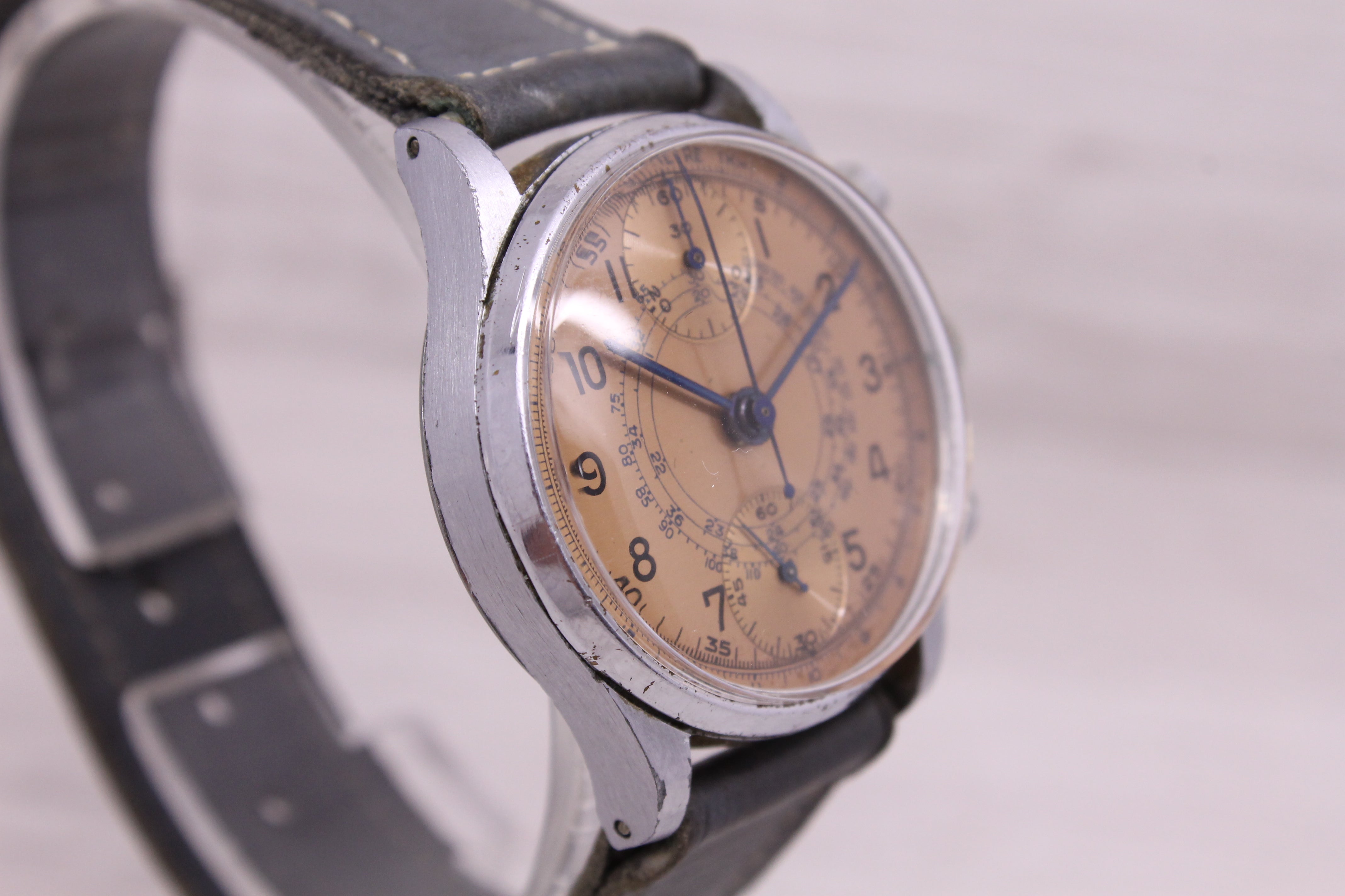 Gray Vintage c.1940's Anonymous 32mm Steel Back Chronograph Watch CLEAN Salmon Dial