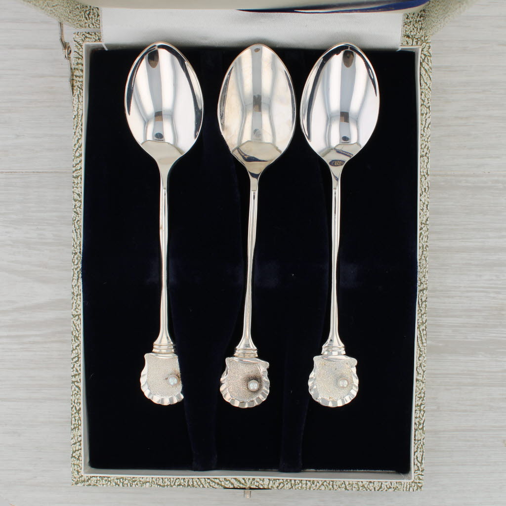 Black Mikimoto Box with 3 Spoons Set Stainless Steel Cultured Pearl Shell Pattern