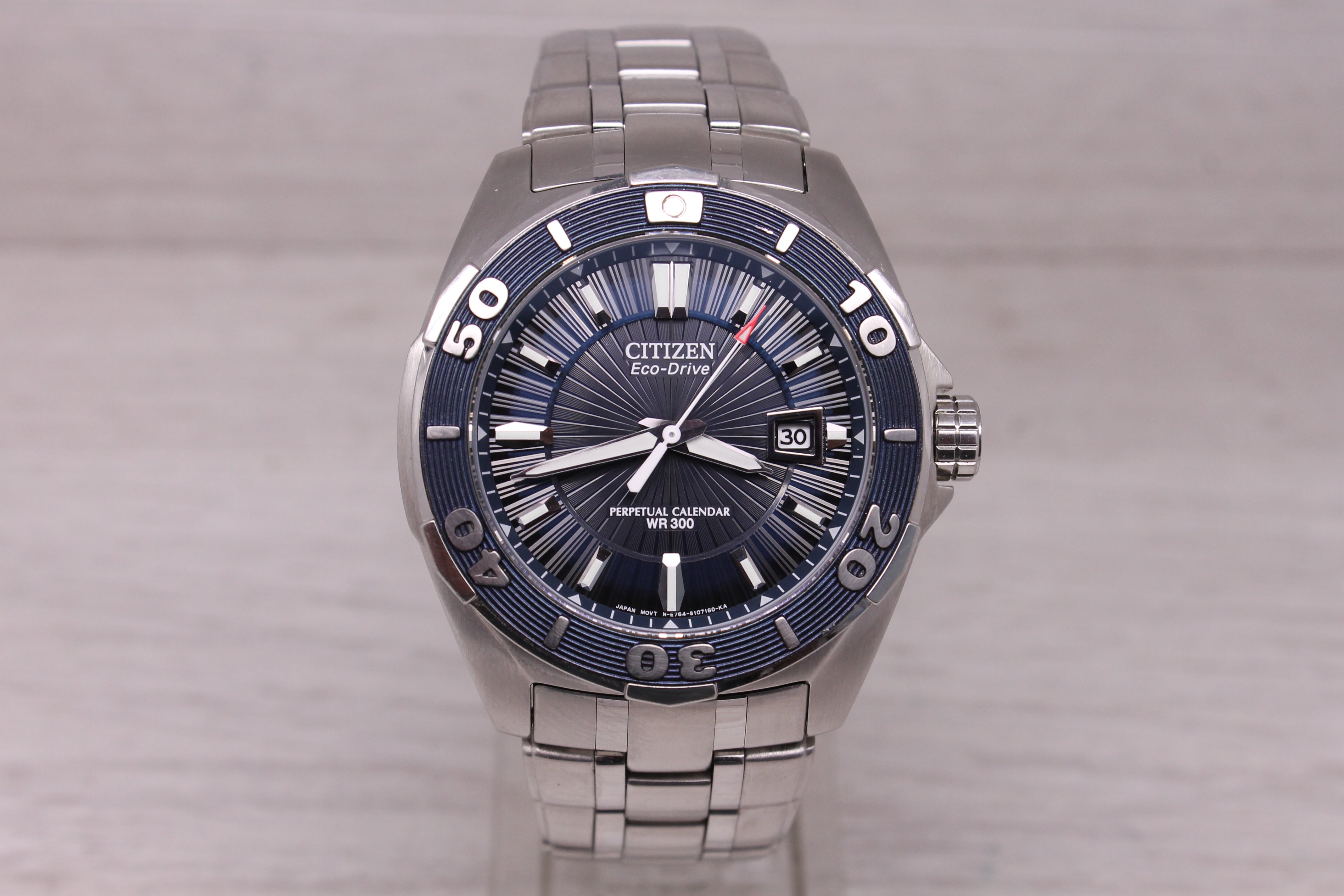 Citizen Signature Courageous Mens Watch 43mm Steel Date E764 Eco-Drive