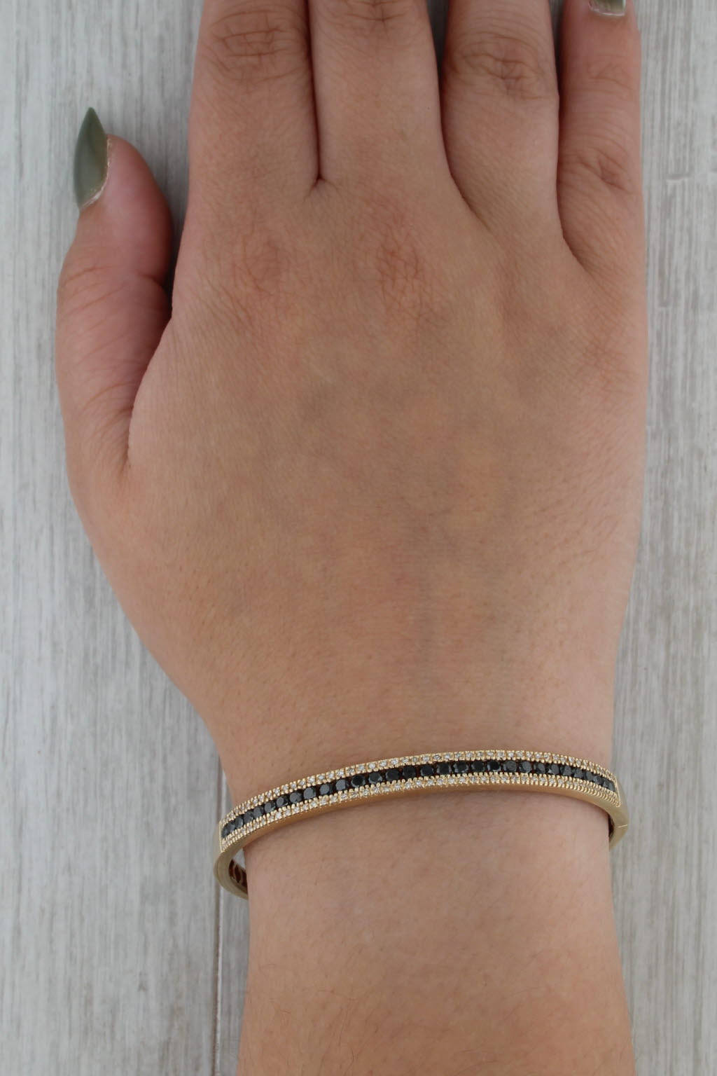 Effy 1.53ctw Black White Diamond Bangle Bracelet 14k Yellow Gold 7"